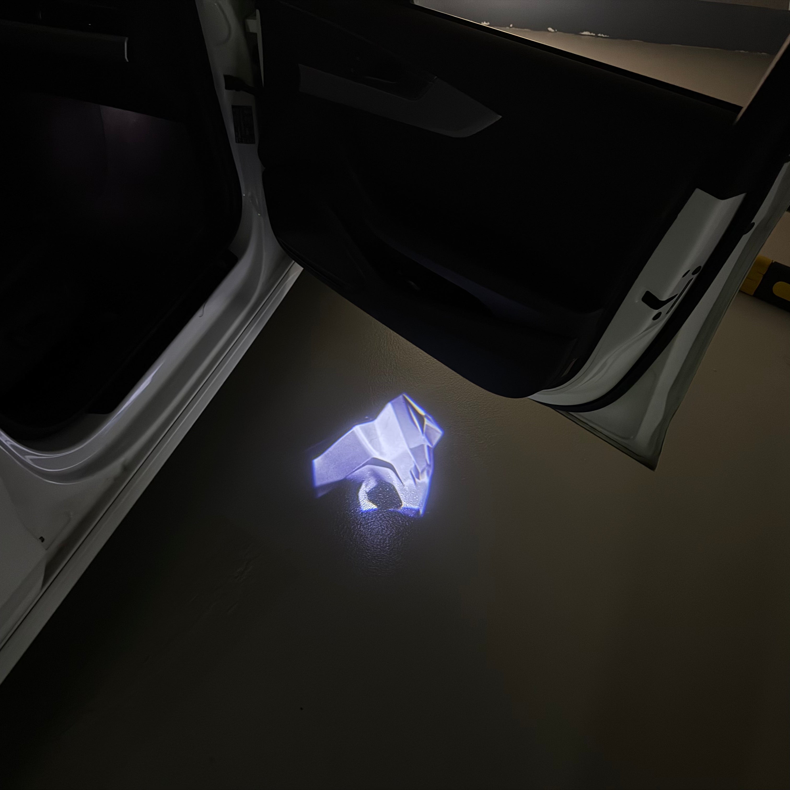 BMW M3 LOGO PROJECTOR LIGHTS Nr.24 (الكمية 1 = 1 مجموعة / 2 أضواء باب)