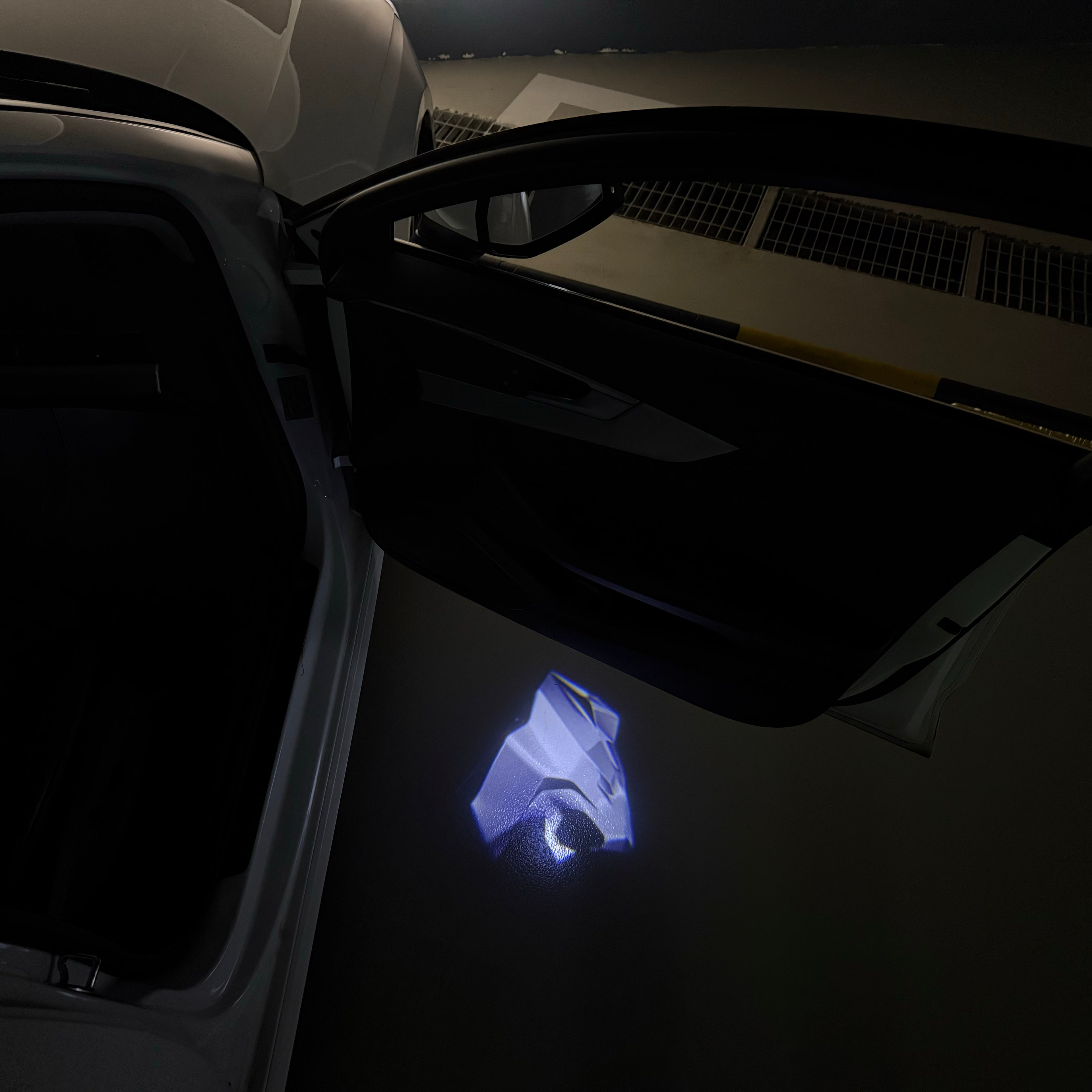 BMW M3 LOGO PROJECTOR LIGHTS Nr.24 (الكمية 1 = 1 مجموعة / 2 أضواء باب)