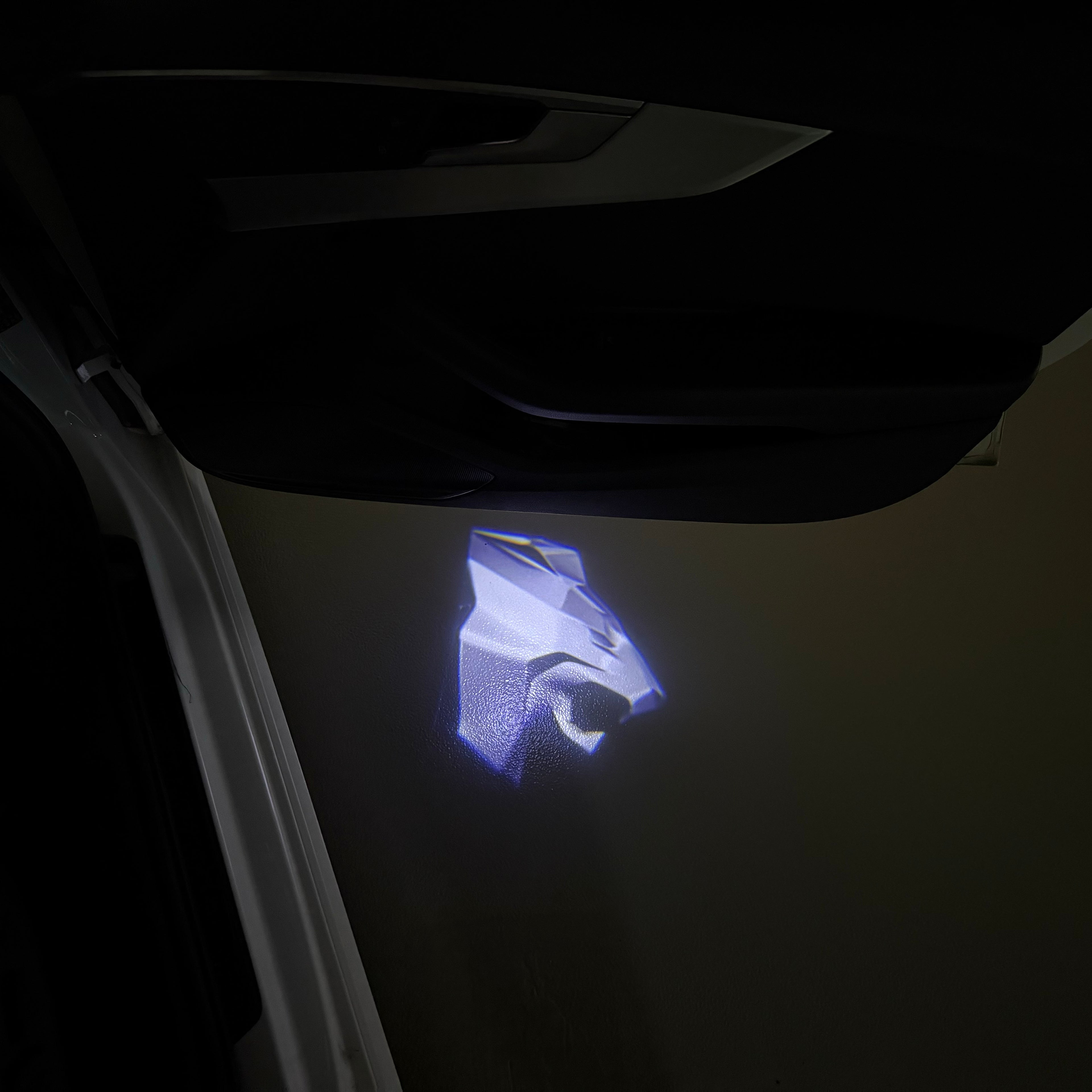 BMW M3 LOGO PROJECTOR LIGHTS Nr.24 (الكمية 1 = 1 مجموعة / 2 أضواء باب)