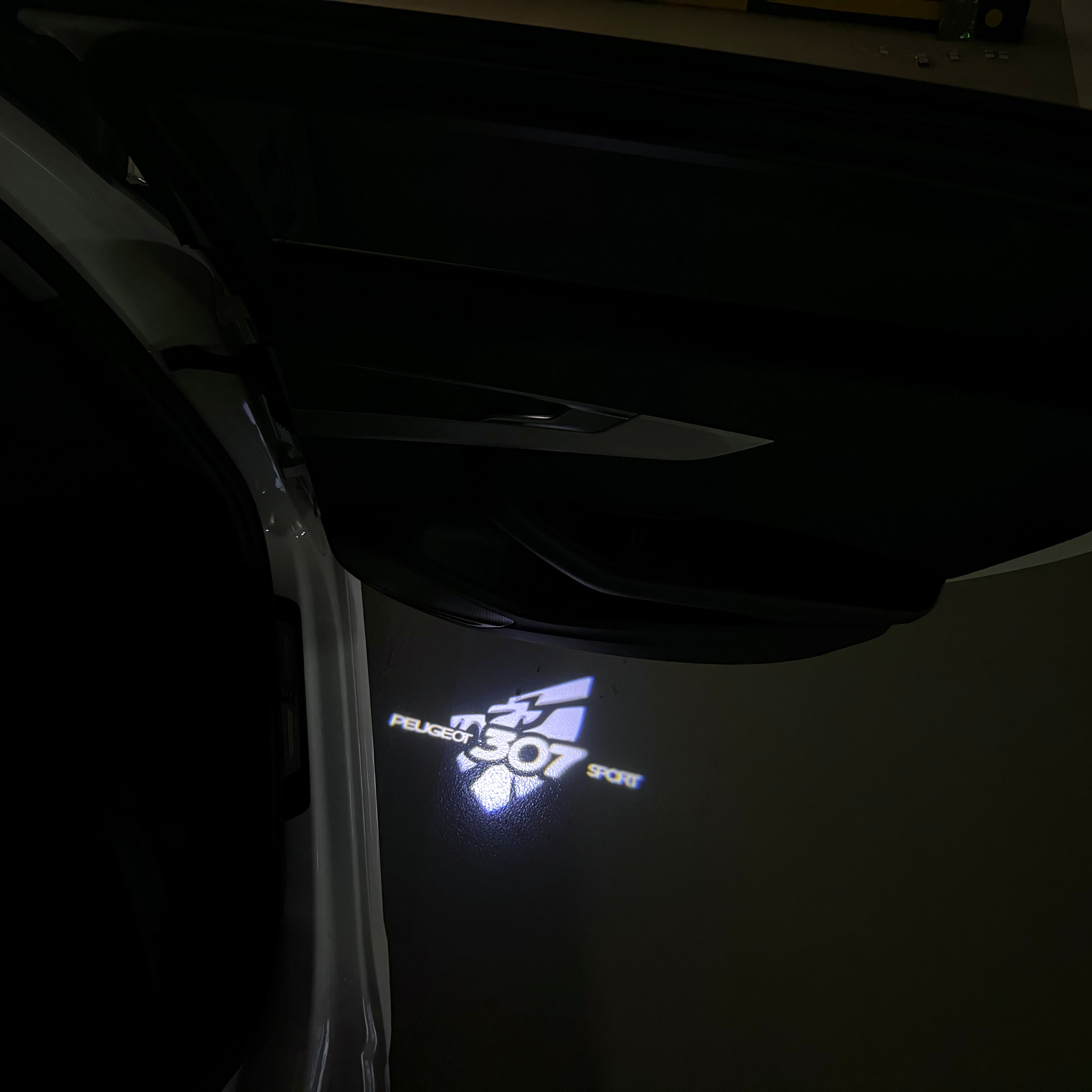 BMW M3 LOGO PROJECTOR LIGHTS Nr.24 (الكمية 1 = 1 مجموعة / 2 أضواء باب)