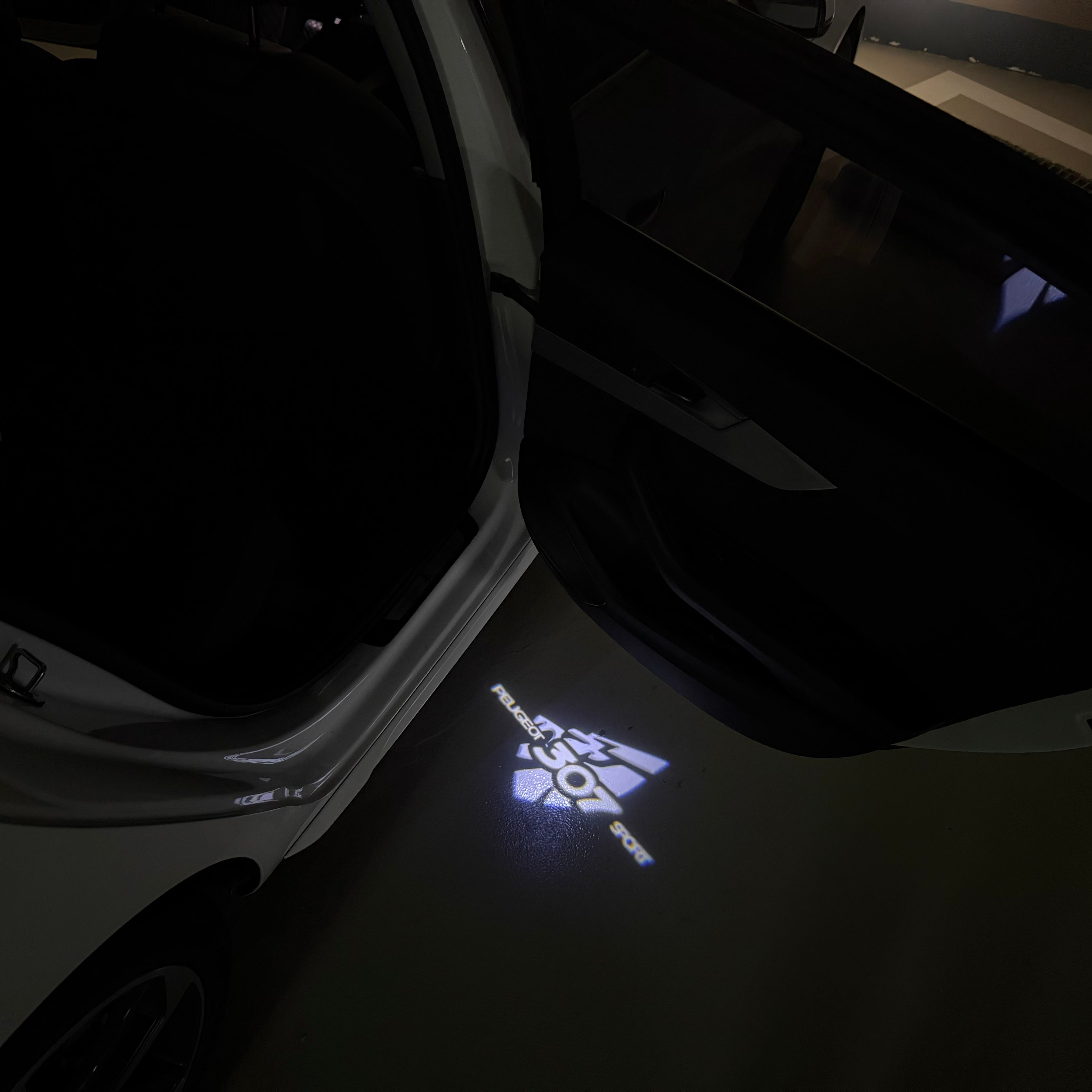 BMW M3 LOGO PROJECTOR LIGHTS Nr.24 (الكمية 1 = 1 مجموعة / 2 أضواء باب)