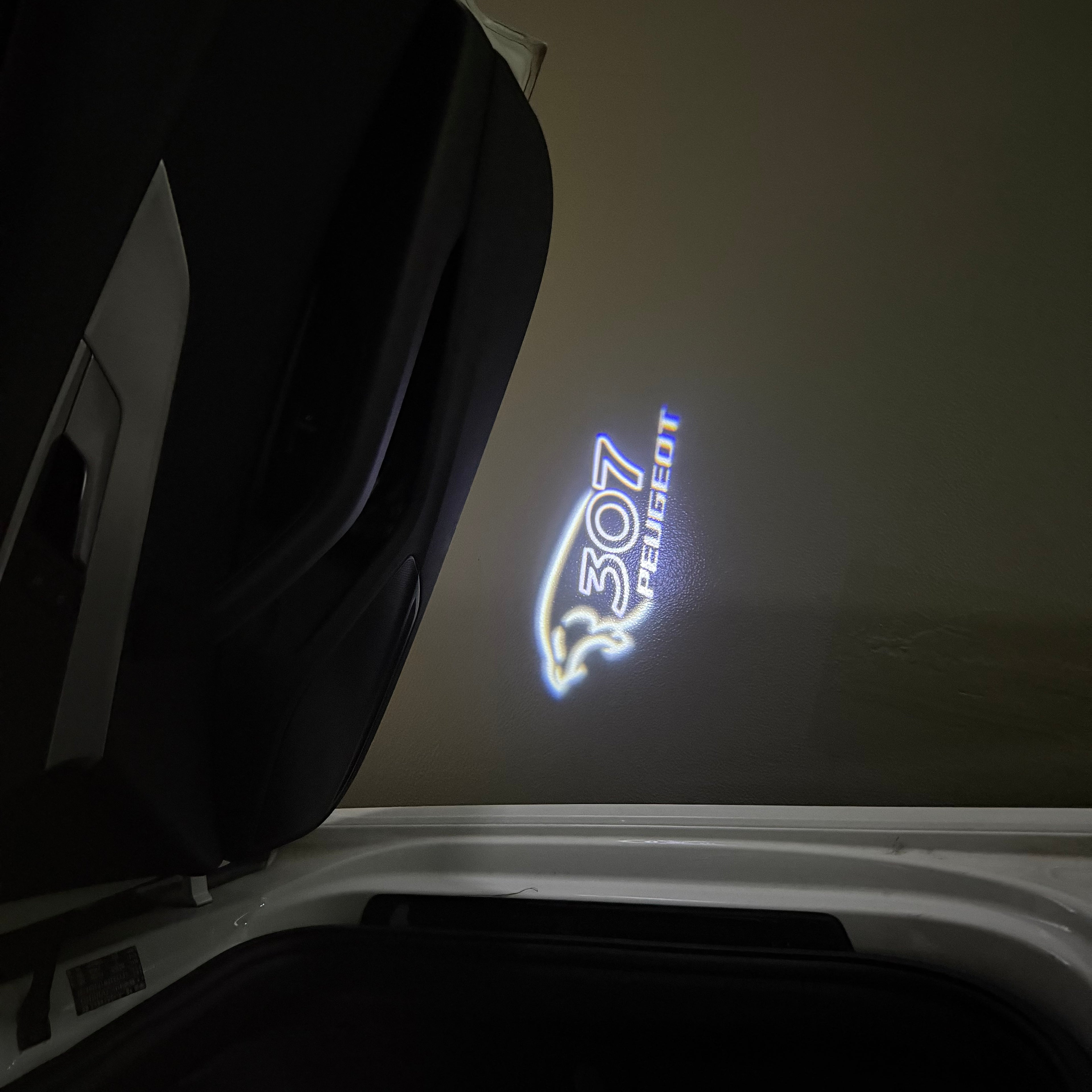 BMW M3 LOGO PROJECTOR LIGHTS Nr.24 (الكمية 1 = 1 مجموعة / 2 أضواء باب)