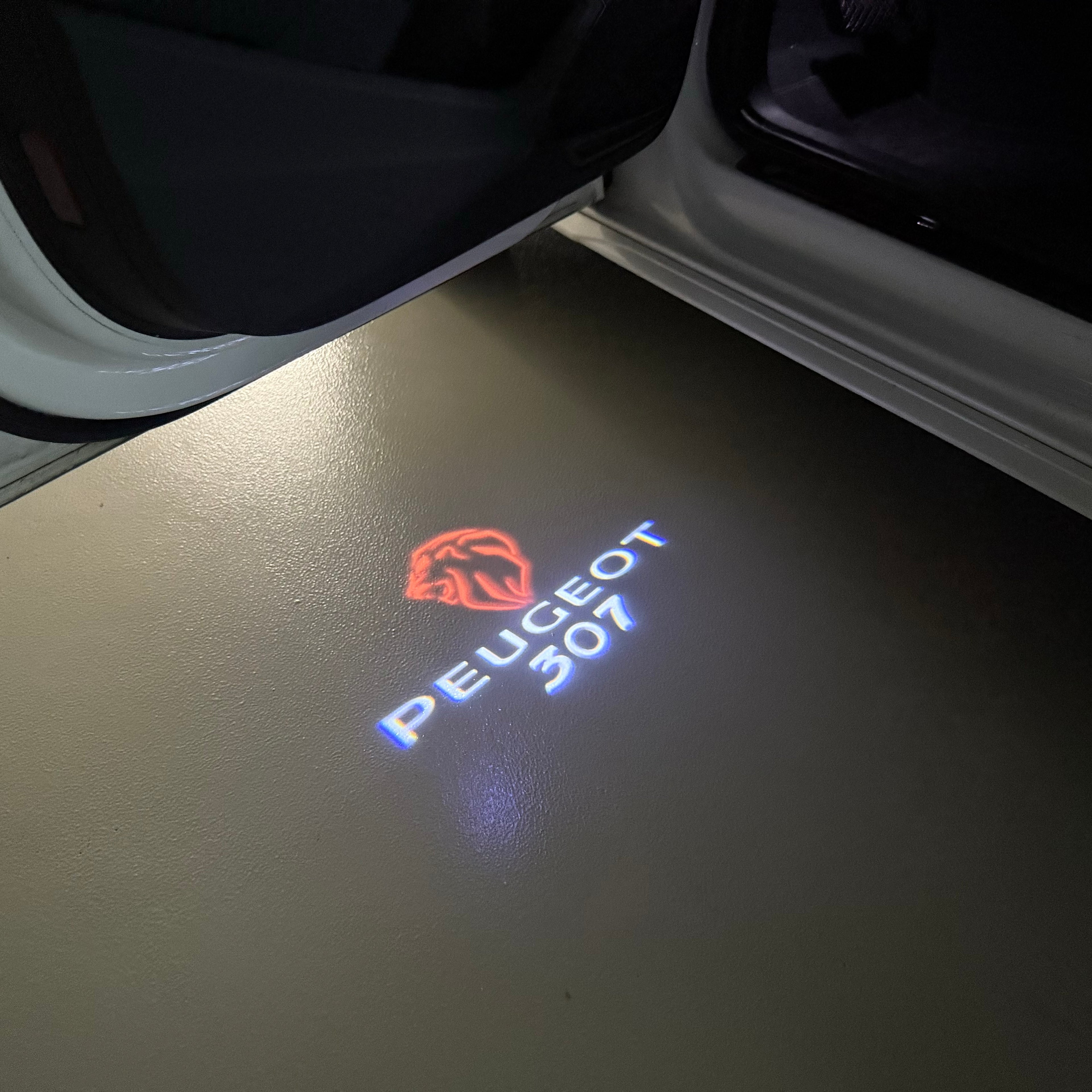 BMW M3 LOGO PROJECTOR LIGHTS Nr.24 (الكمية 1 = 1 مجموعة / 2 أضواء باب)