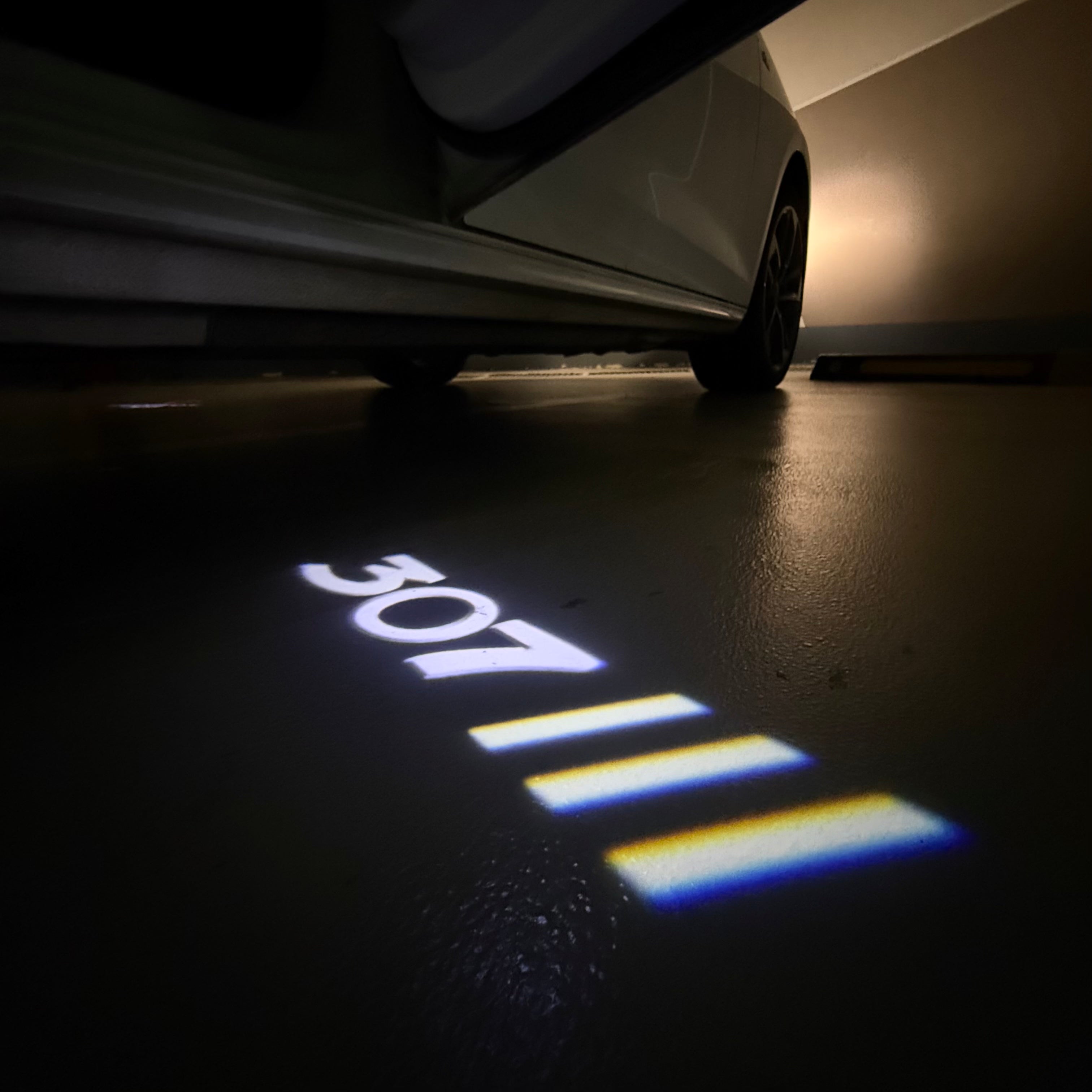 BMW M3 LOGO PROJECTOR LIGHTS Nr.24 (الكمية 1 = 1 مجموعة / 2 أضواء باب)