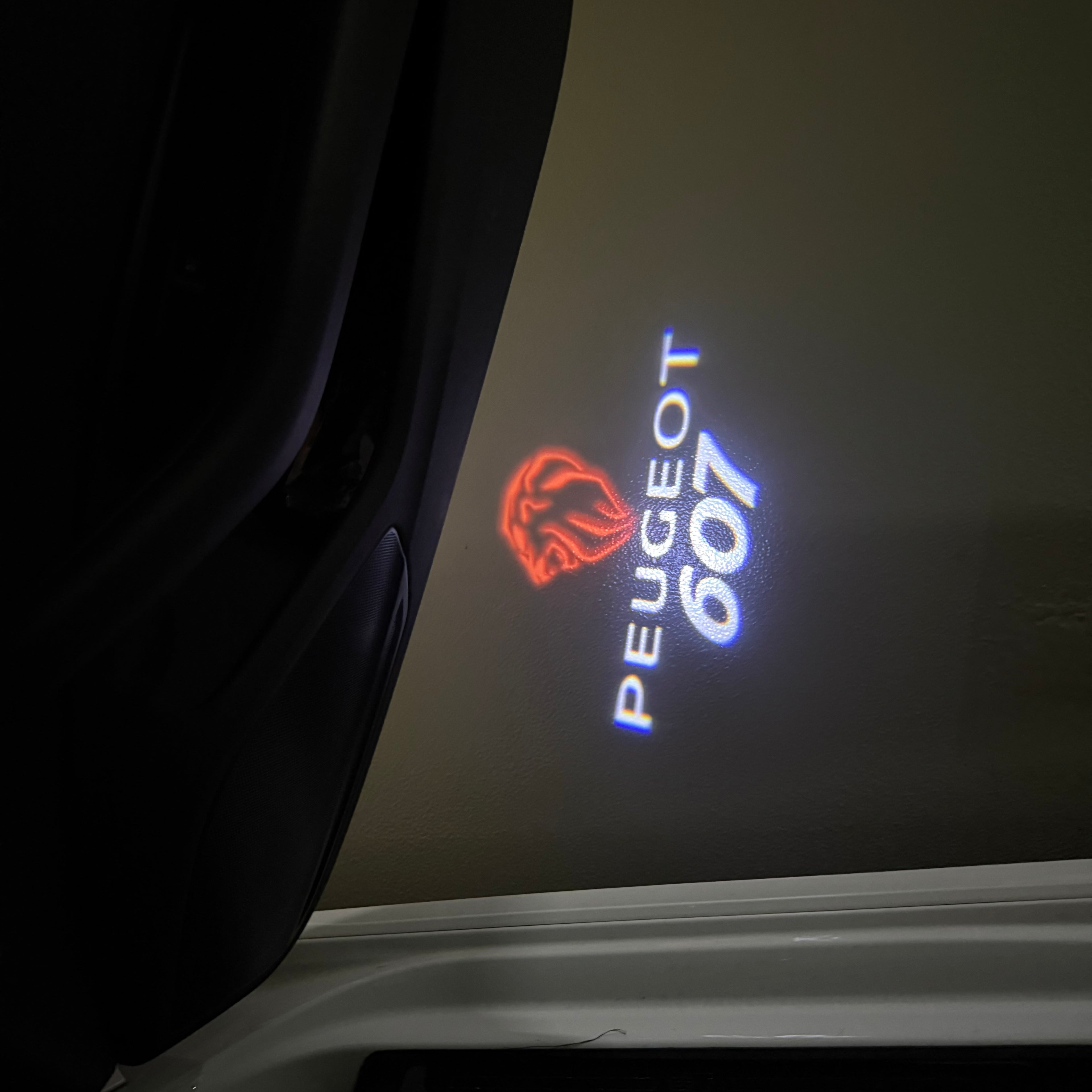 BMW M3 LOGO PROJECTOR LIGHTS Nr.24 (الكمية 1 = 1 مجموعة / 2 أضواء باب)