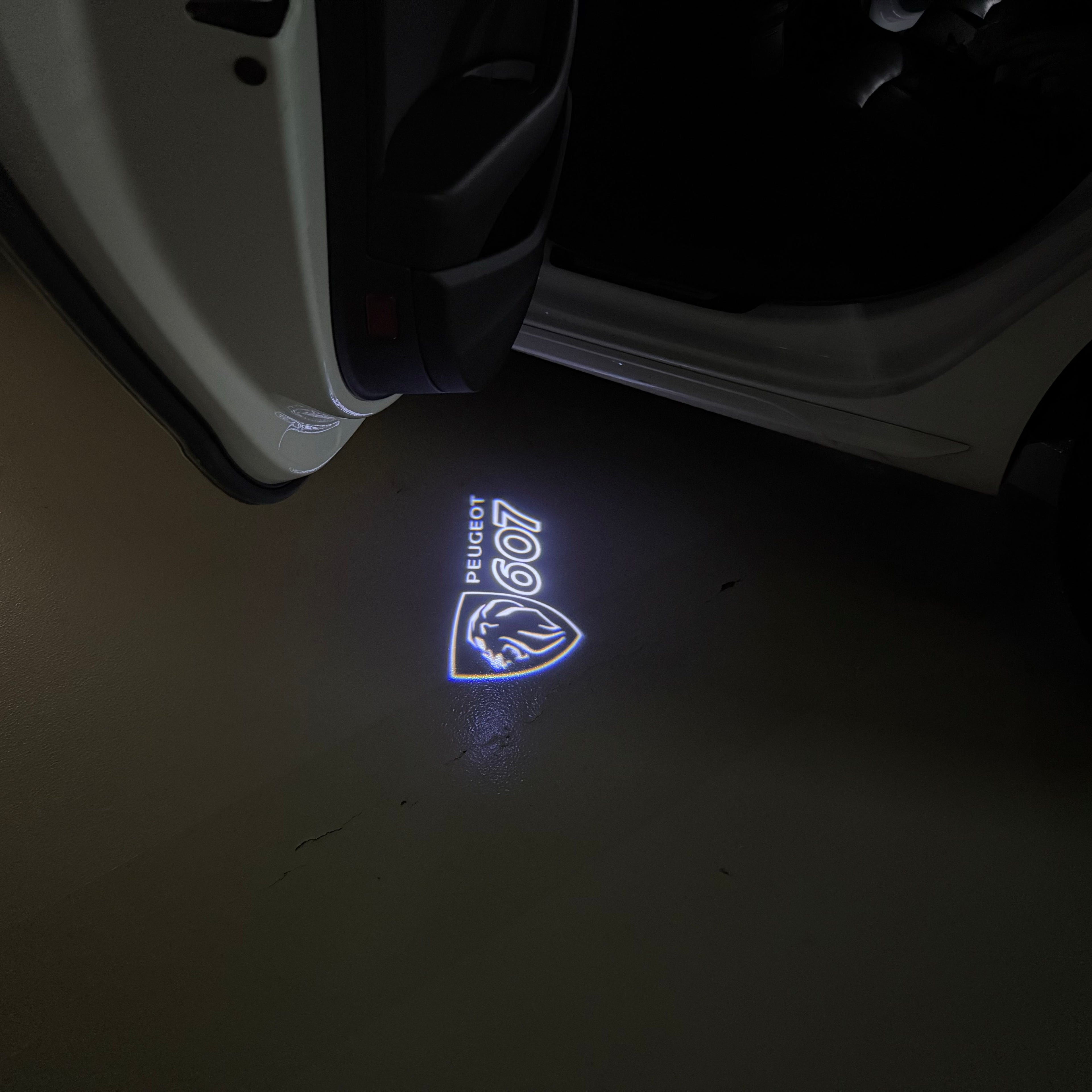 BMW M3 LOGO PROJECTOR LIGHTS Nr.24 (الكمية 1 = 1 مجموعة / 2 أضواء باب)