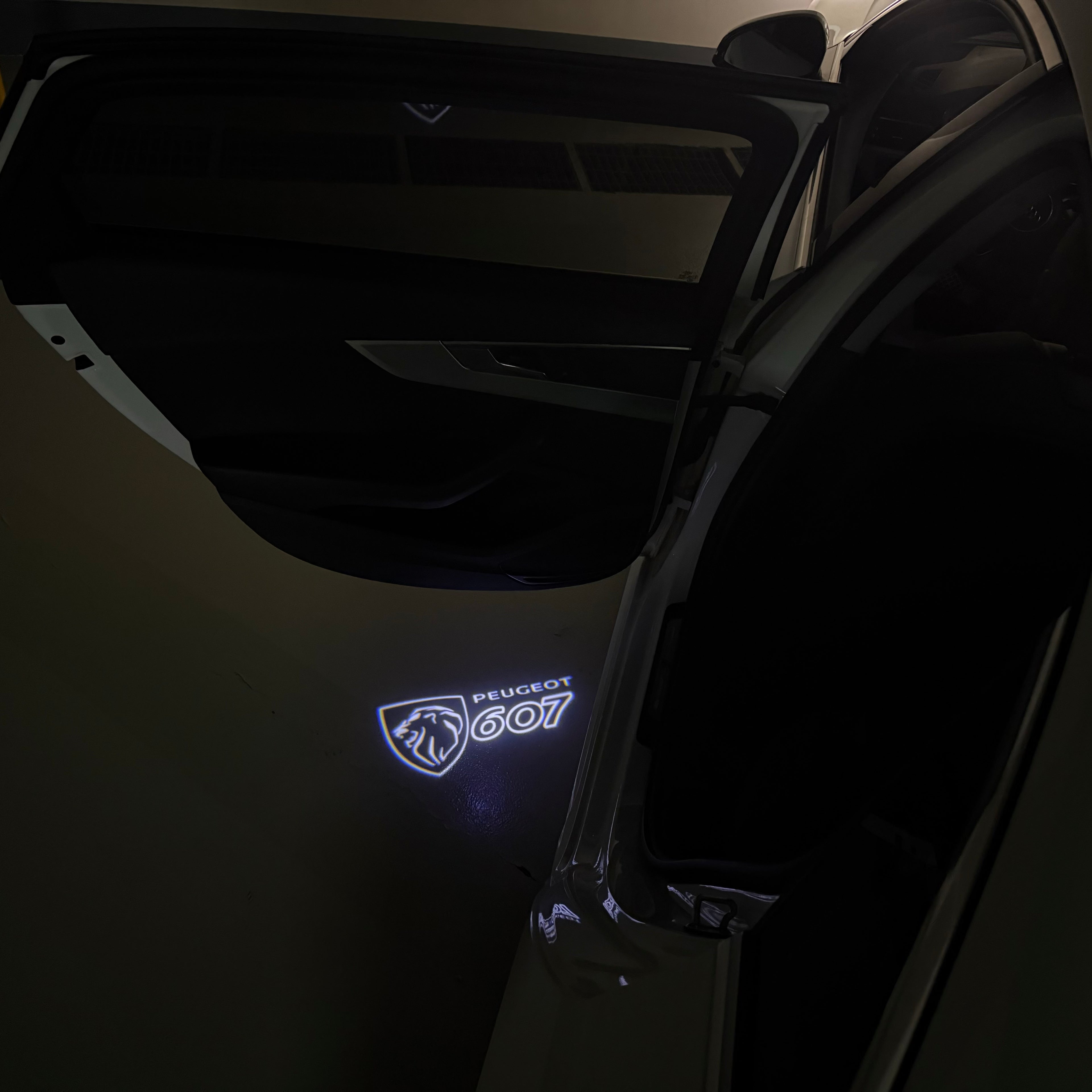 BMW M3 LOGO PROJECTOR LIGHTS Nr.24 (الكمية 1 = 1 مجموعة / 2 أضواء باب)