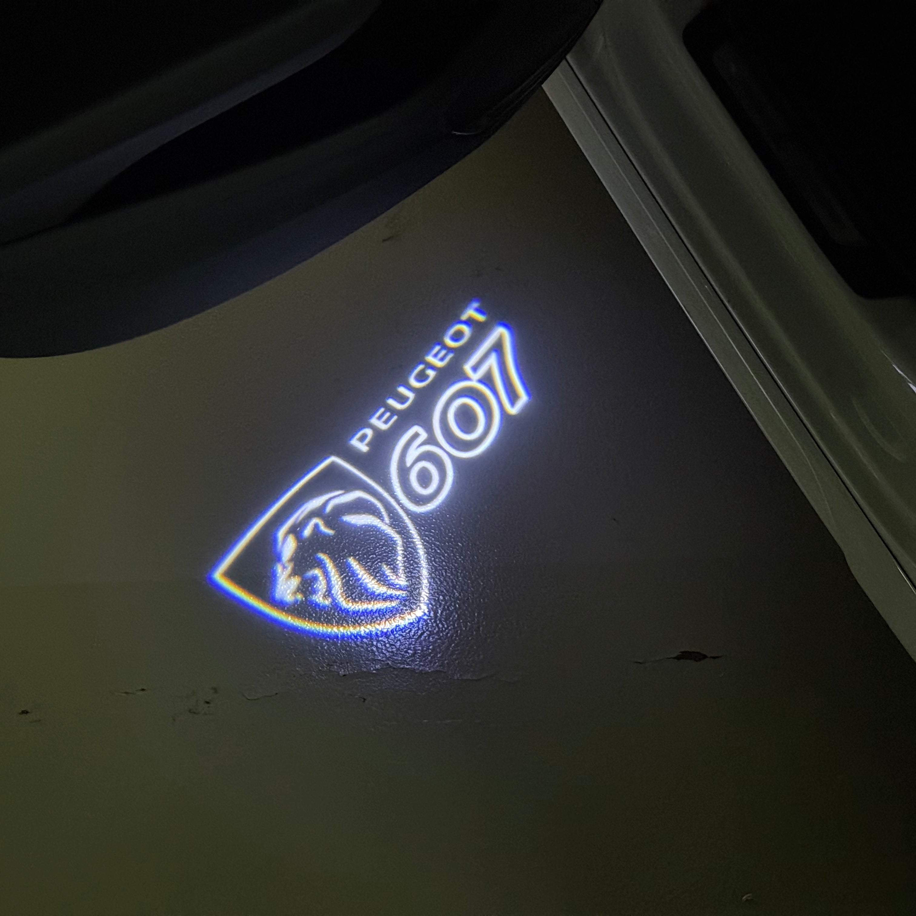 BMW M3 LOGO PROJECTOR LIGHTS Nr.24 (الكمية 1 = 1 مجموعة / 2 أضواء باب)