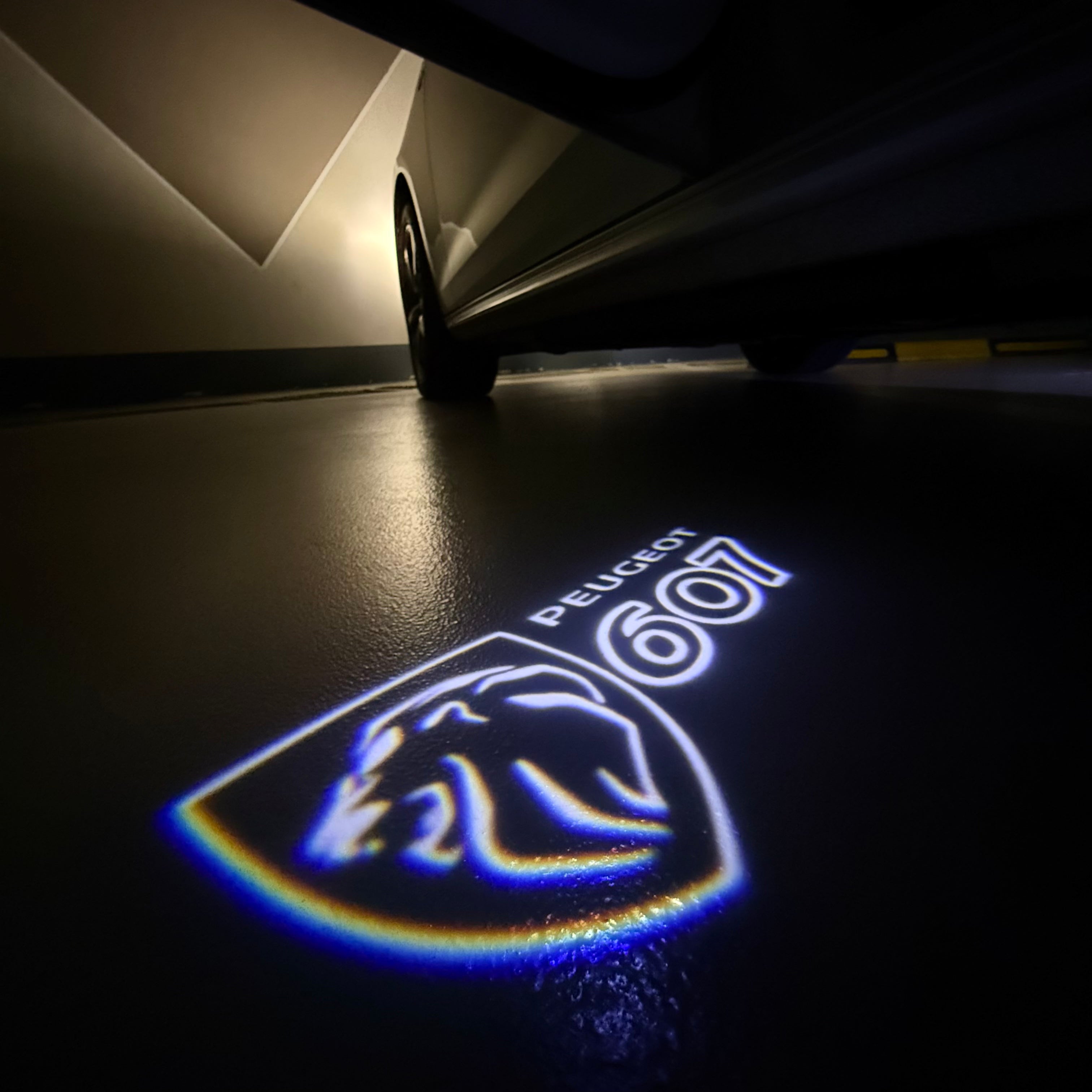 BMW M3 LOGO PROJECTOR LIGHTS Nr.24 (الكمية 1 = 1 مجموعة / 2 أضواء باب)