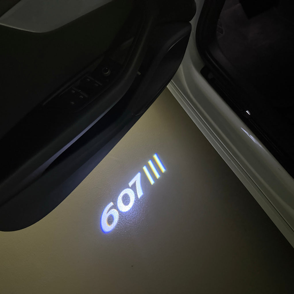 BMW M3 LOGO PROJECTOR LIGHTS Nr.24 (الكمية 1 = 1 مجموعة / 2 أضواء باب)