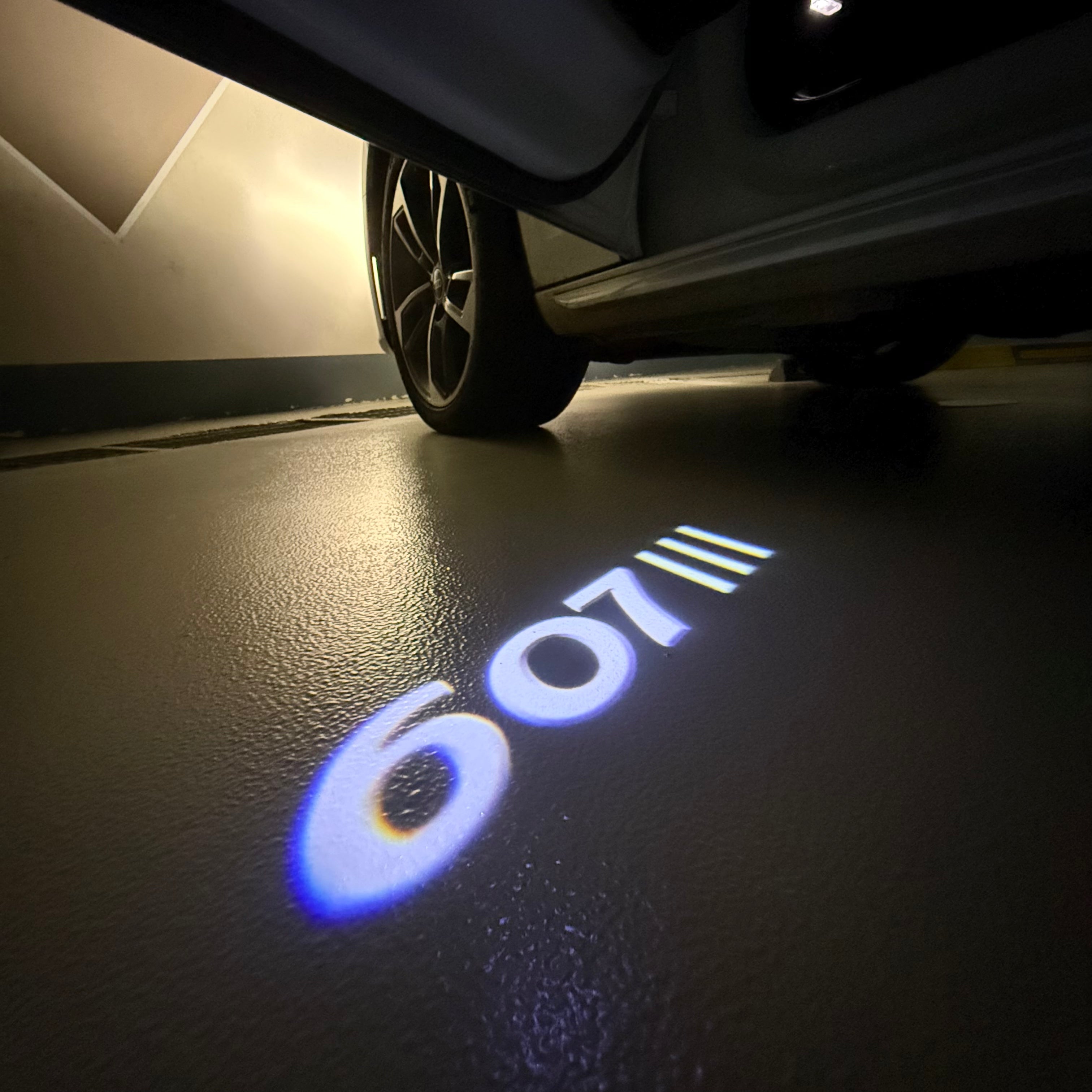 BMW M3 LOGO PROJECTOR LIGHTS Nr.24 (الكمية 1 = 1 مجموعة / 2 أضواء باب)