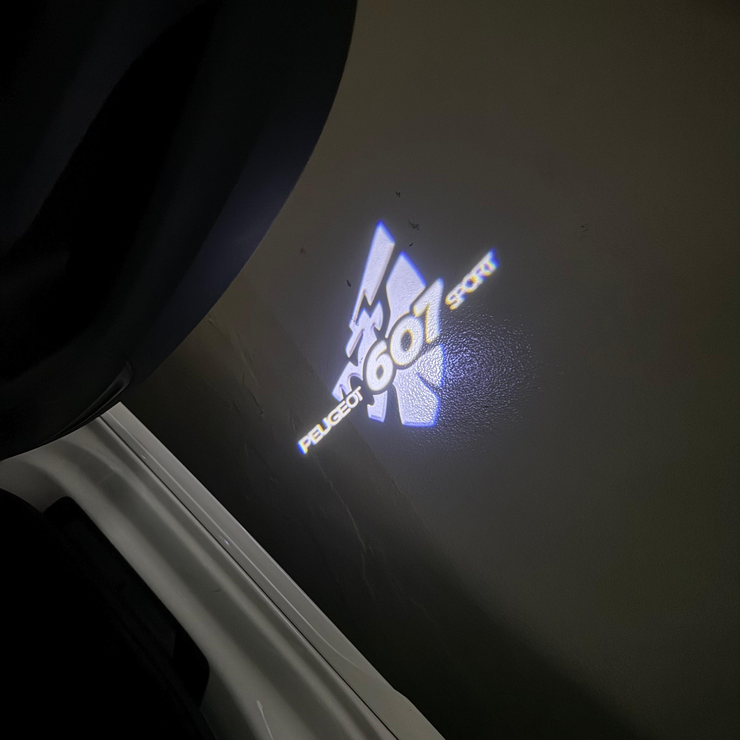 BMW M3 LOGO PROJECTOR LIGHTS Nr.24 (الكمية 1 = 1 مجموعة / 2 أضواء باب)