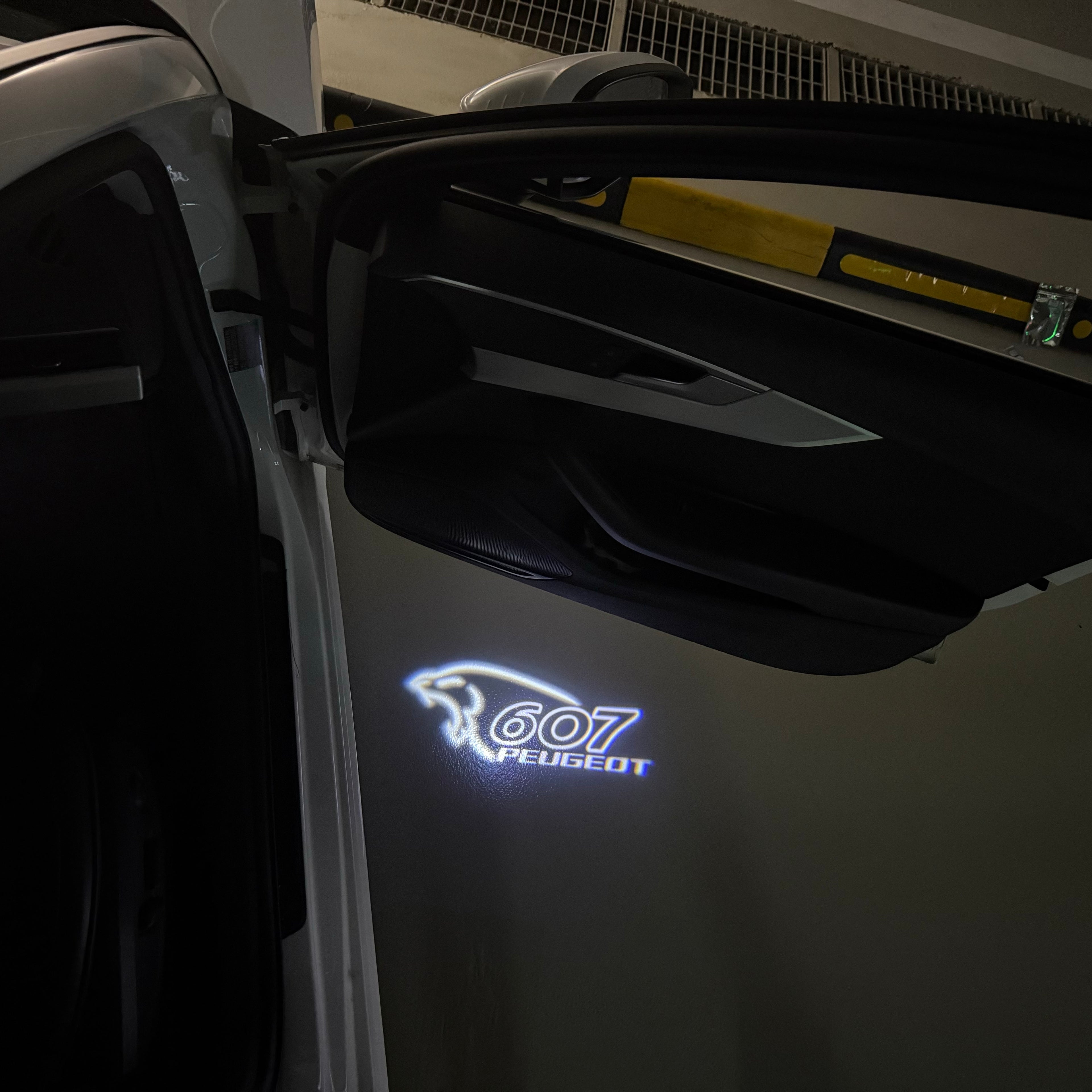 BMW M3 LOGO PROJECTOR LIGHTS Nr.24 (الكمية 1 = 1 مجموعة / 2 أضواء باب)