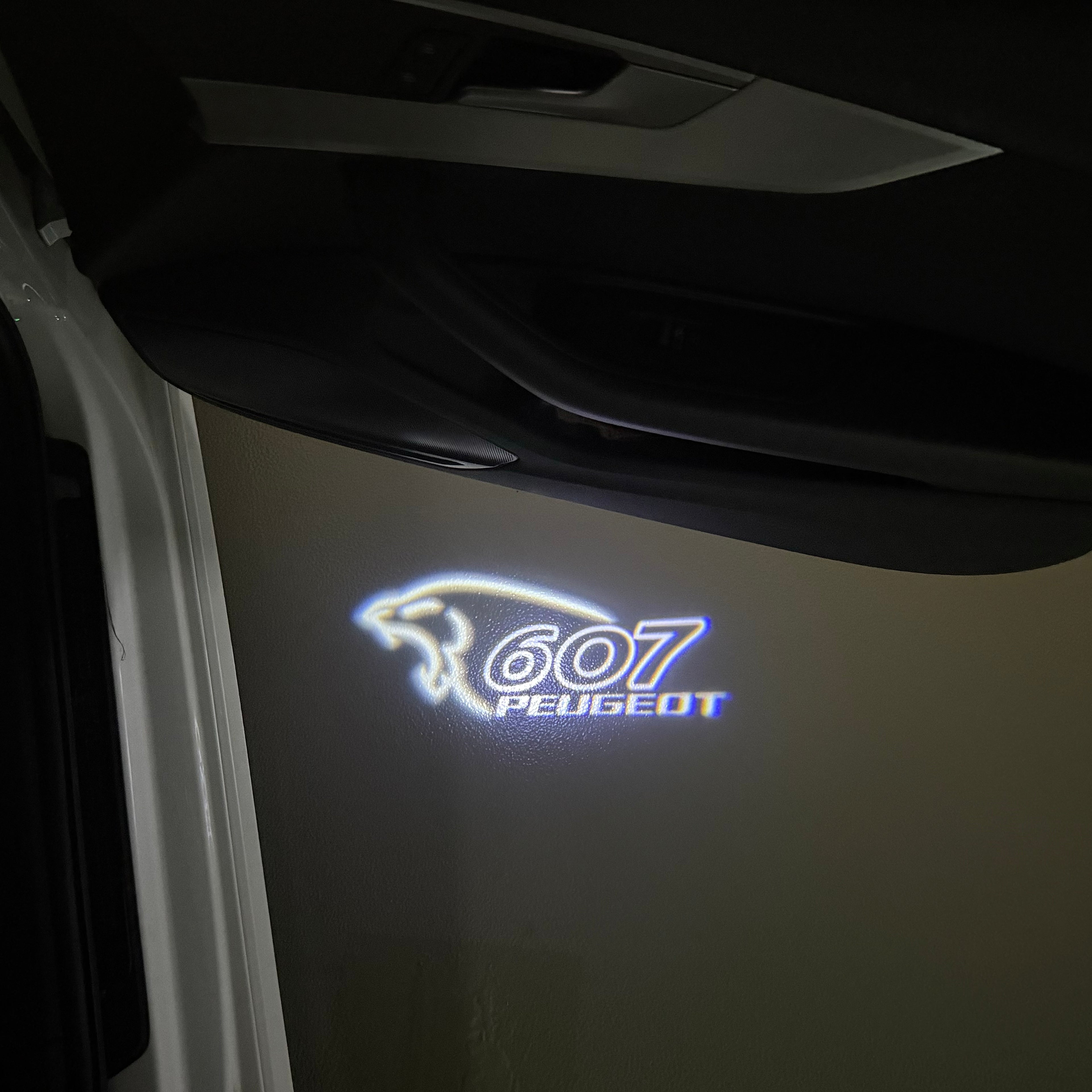 BMW M3 LOGO PROJECTOR LIGHTS Nr.24 (الكمية 1 = 1 مجموعة / 2 أضواء باب)