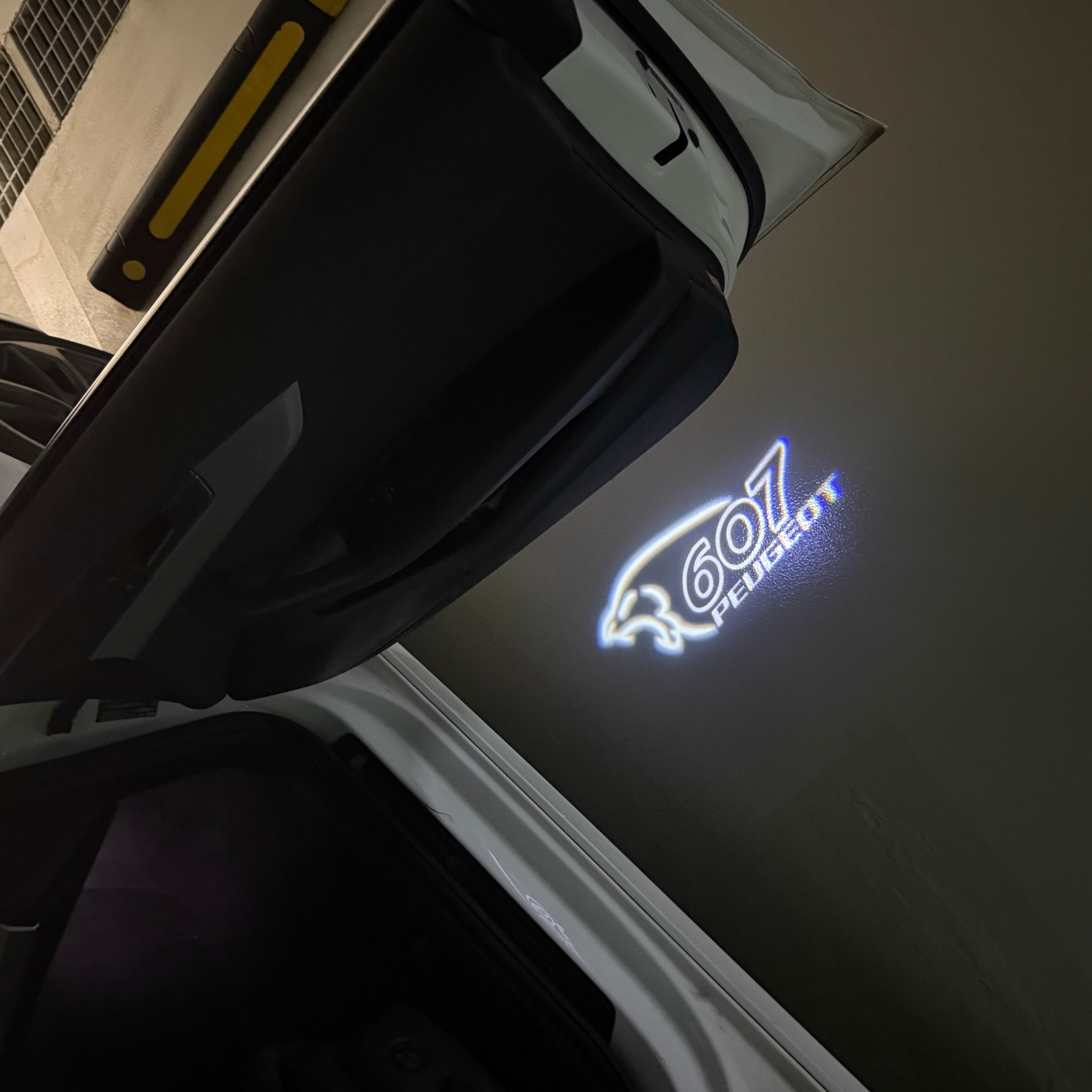 BMW M3 LOGO PROJECTOR LIGHTS Nr.24 (الكمية 1 = 1 مجموعة / 2 أضواء باب)