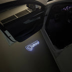 BMW M3 LOGO PROJECTOR LIGHTS Nr.24 (الكمية 1 = 1 مجموعة / 2 أضواء باب)
