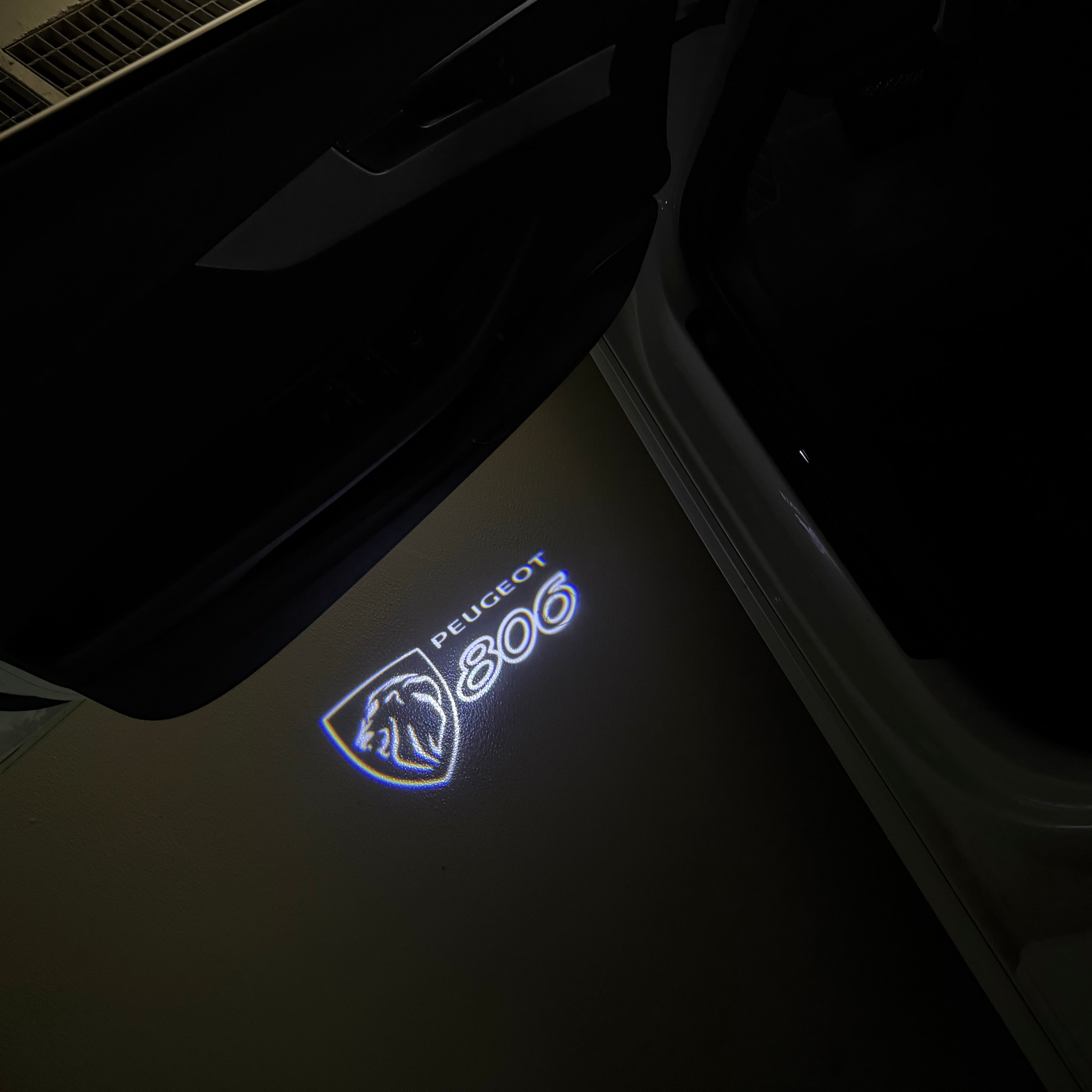 BMW M3 LOGO PROJECTOR LIGHTS Nr.24 (الكمية 1 = 1 مجموعة / 2 أضواء باب)
