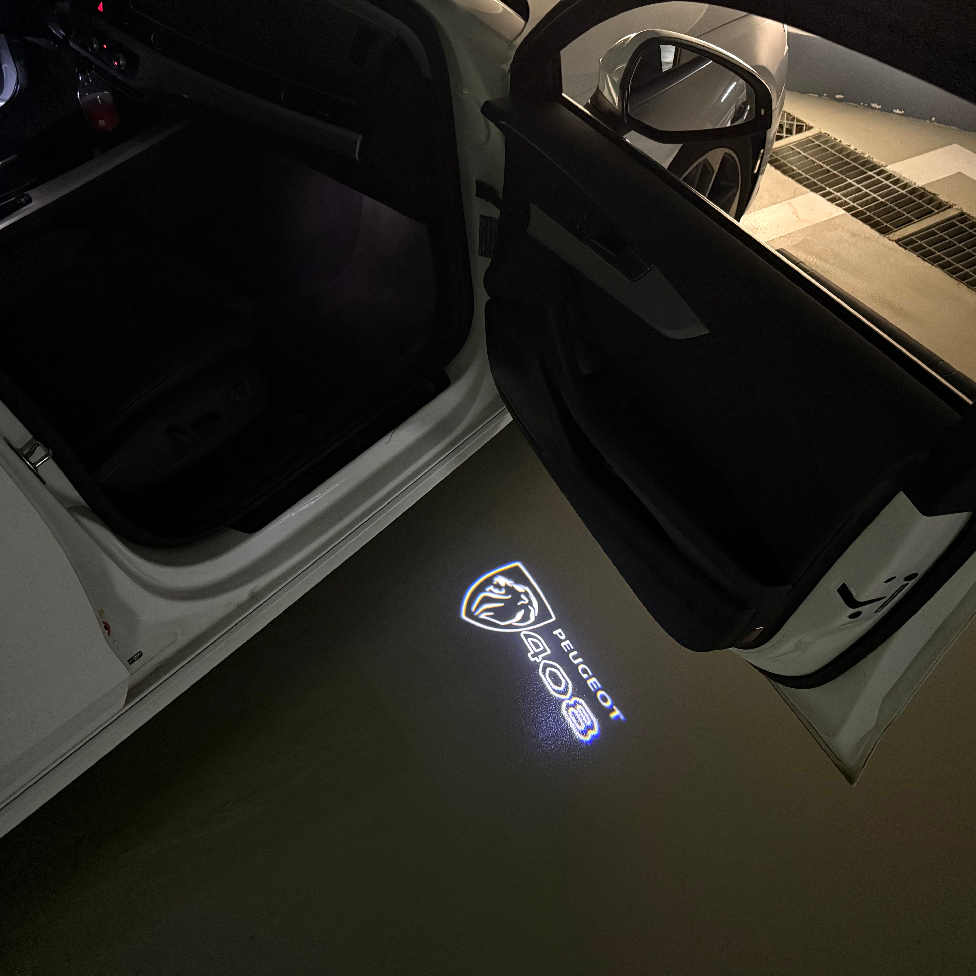 BMW M3 LOGO PROJECTOR LIGHTS Nr.24 (الكمية 1 = 1 مجموعة / 2 أضواء باب)