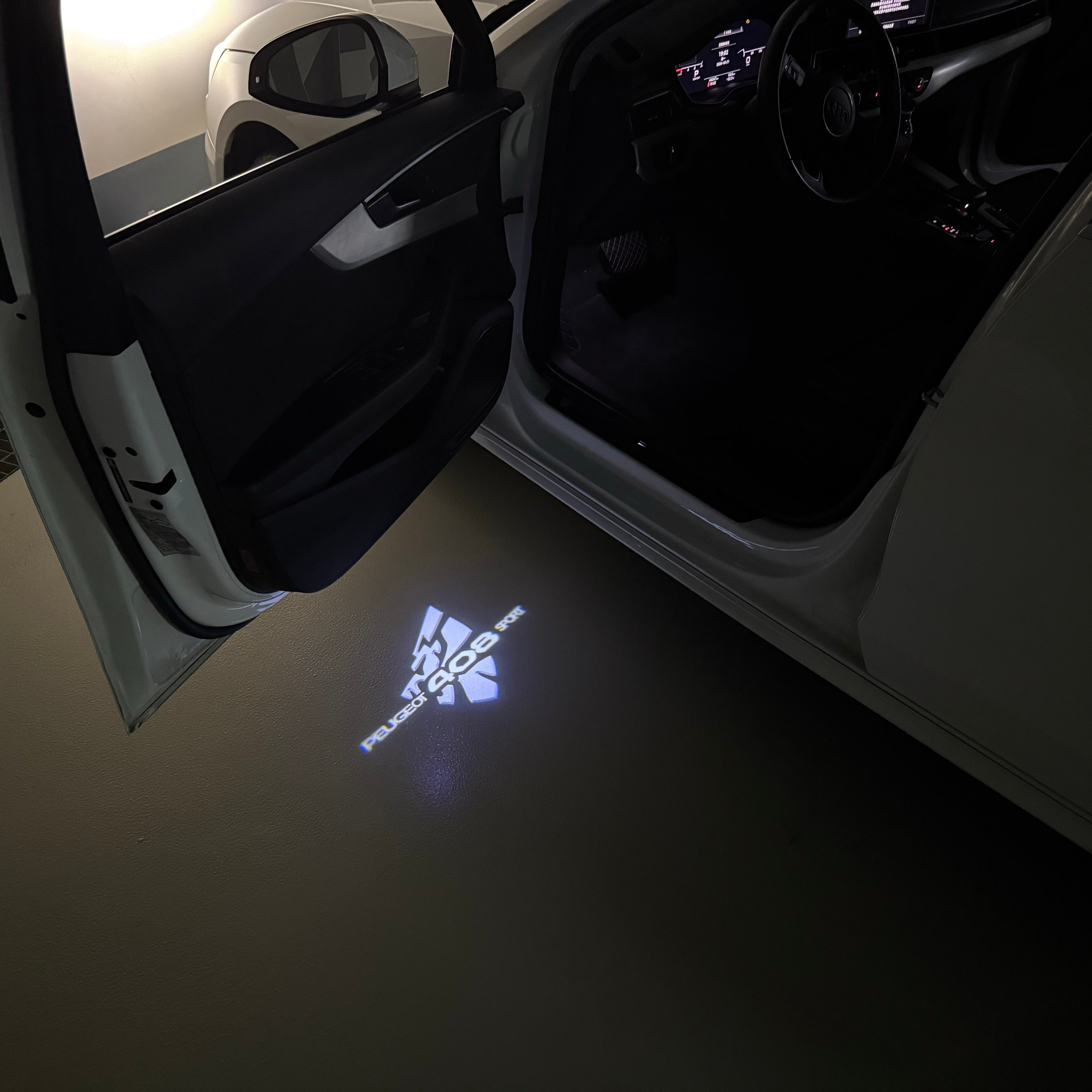 BMW M3 LOGO PROJECTOR LIGHTS Nr.24 (الكمية 1 = 1 مجموعة / 2 أضواء باب)