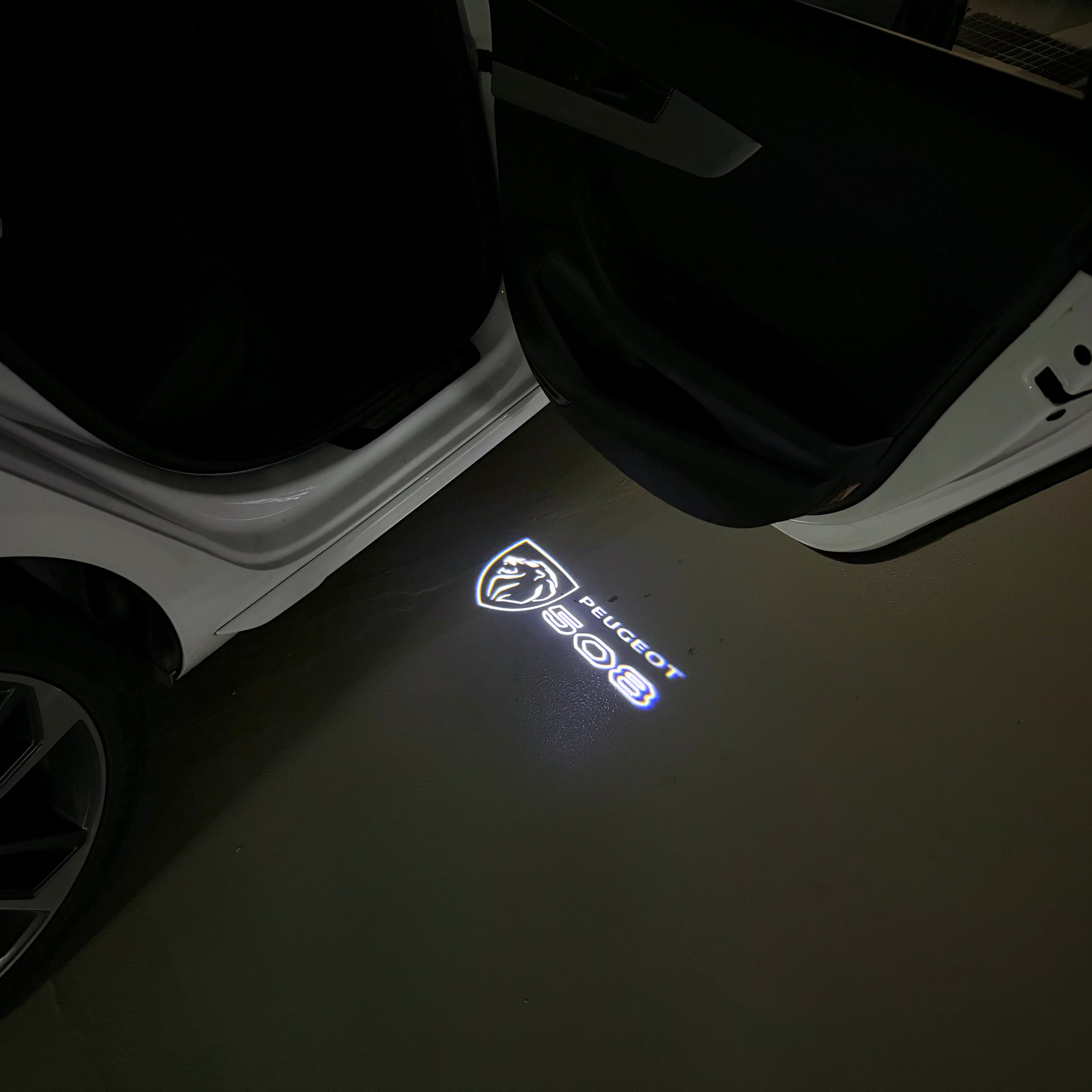BMW M3 LOGO PROJECTOR LIGHTS Nr.24 (الكمية 1 = 1 مجموعة / 2 أضواء باب)