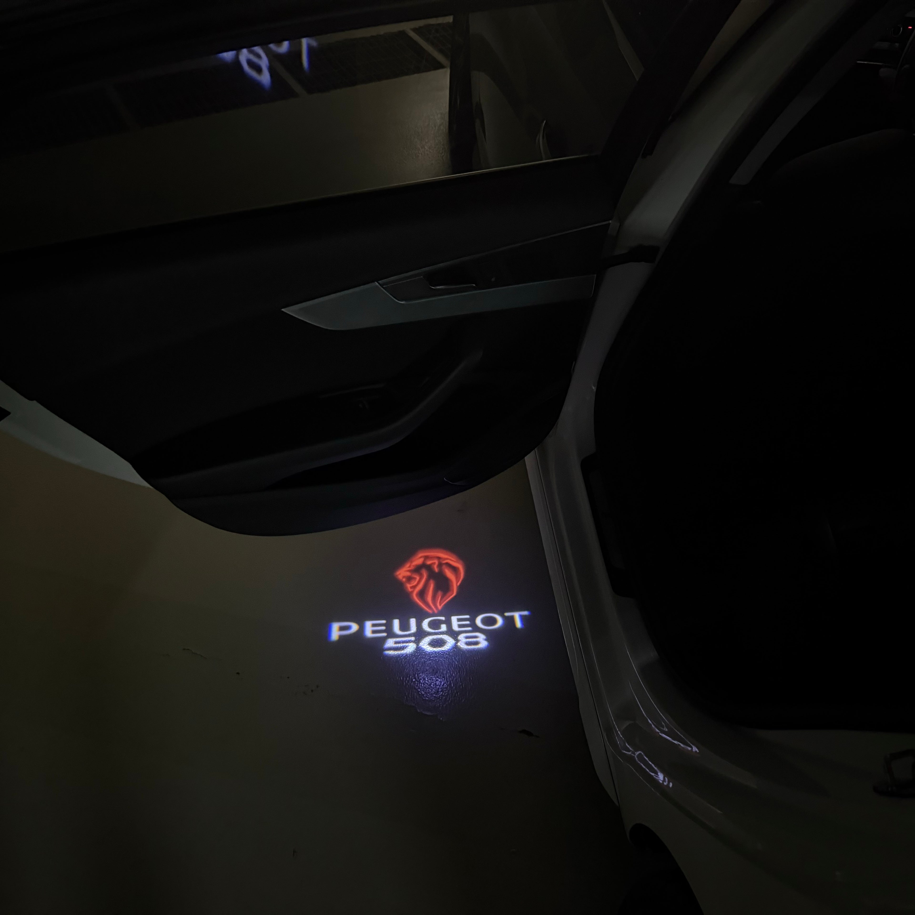 BMW M3 LOGO PROJECTOR LIGHTS Nr.24 (الكمية 1 = 1 مجموعة / 2 أضواء باب)