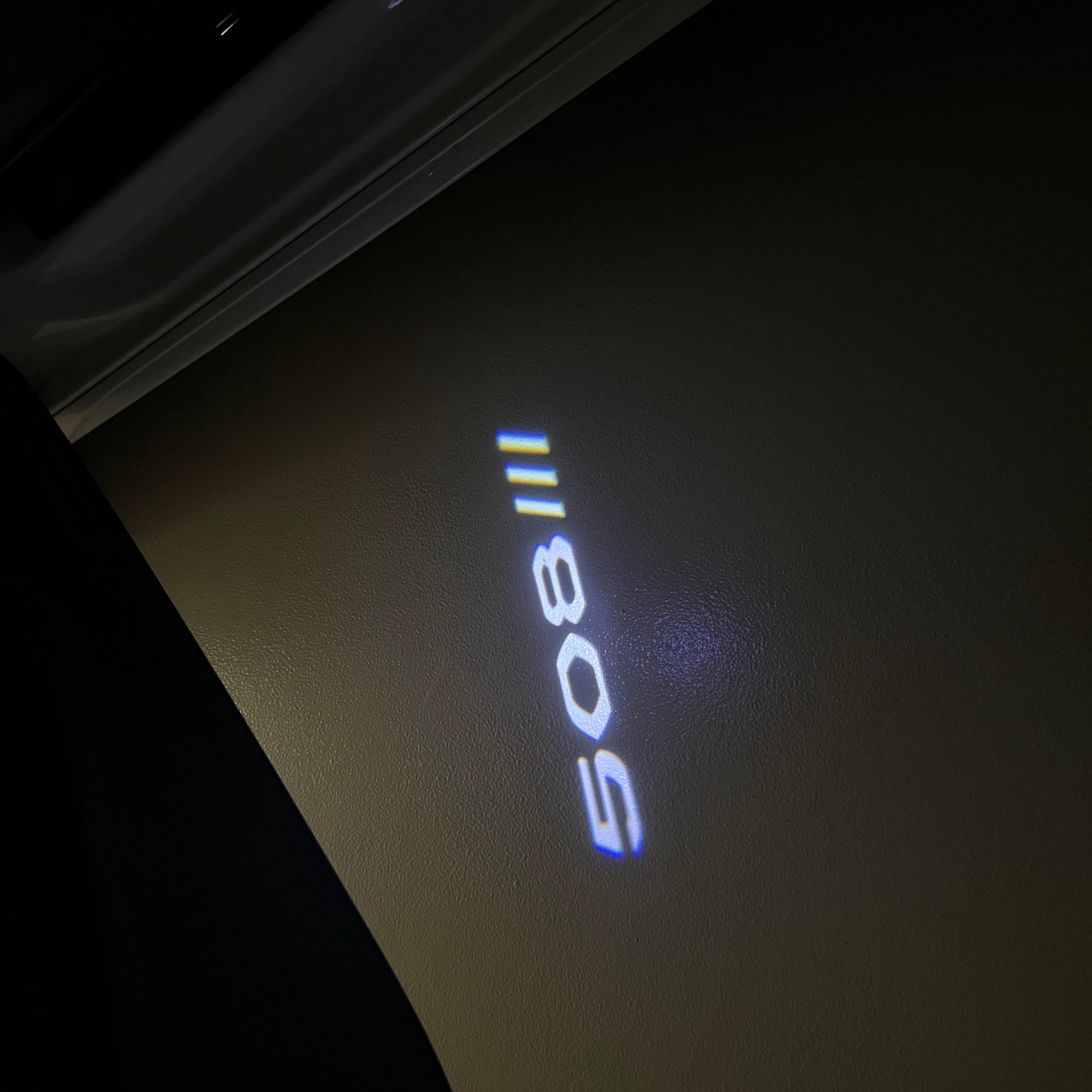 BMW M3 LOGO PROJECTOR LIGHTS Nr.24 (الكمية 1 = 1 مجموعة / 2 أضواء باب)
