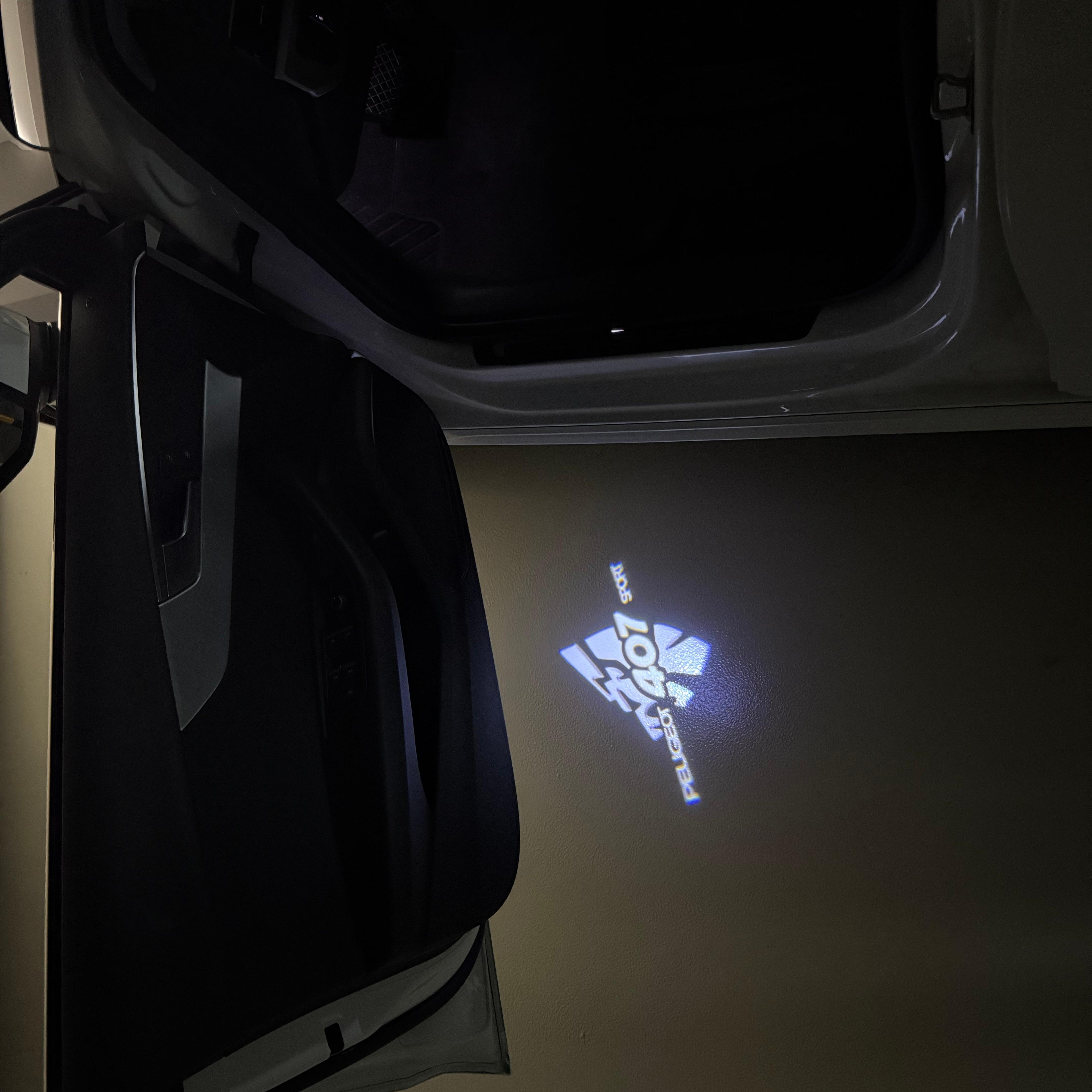 BMW M3 LOGO PROJECTOR LIGHTS Nr.24 (الكمية 1 = 1 مجموعة / 2 أضواء باب)