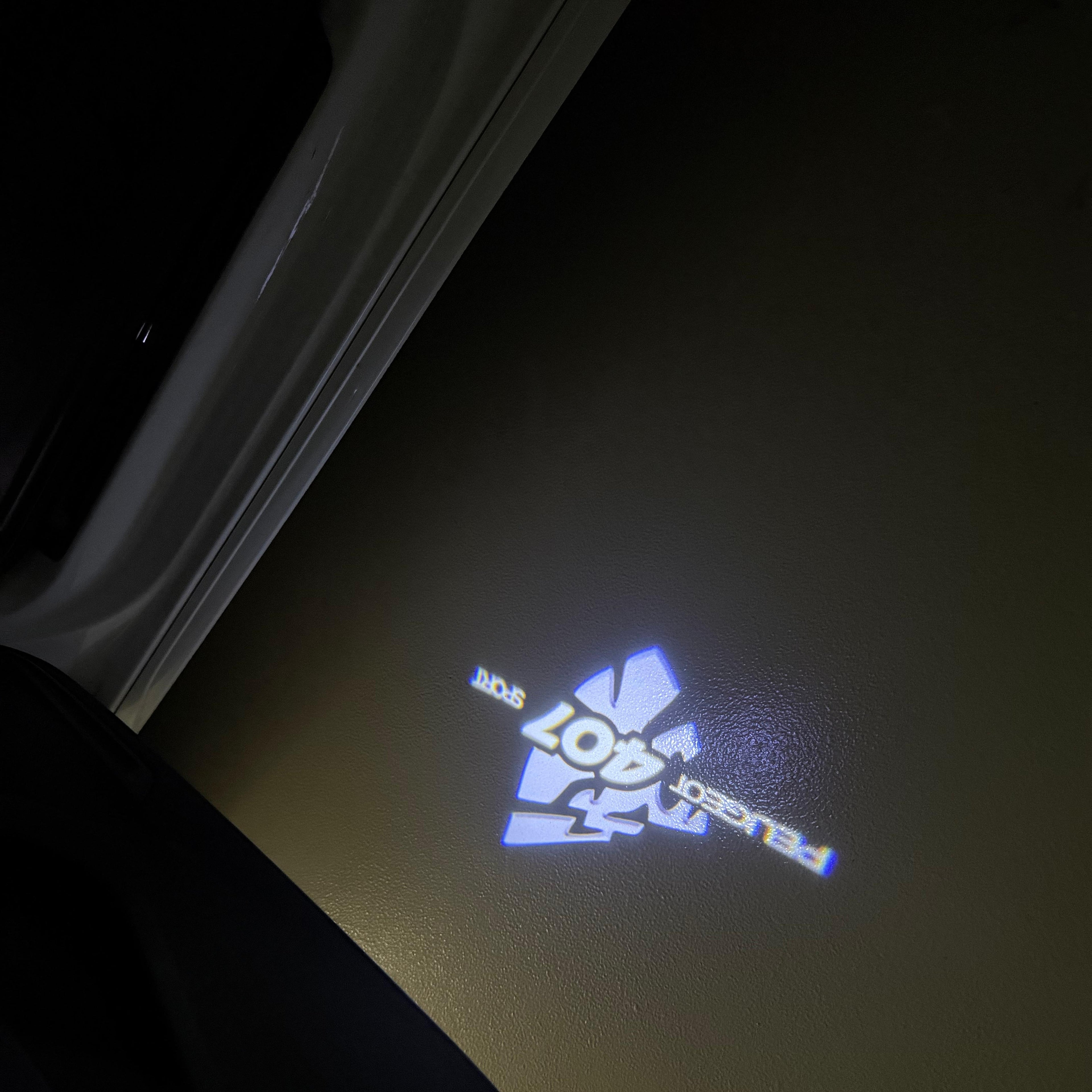 BMW M3 LOGO PROJECTOR LIGHTS Nr.24 (الكمية 1 = 1 مجموعة / 2 أضواء باب)