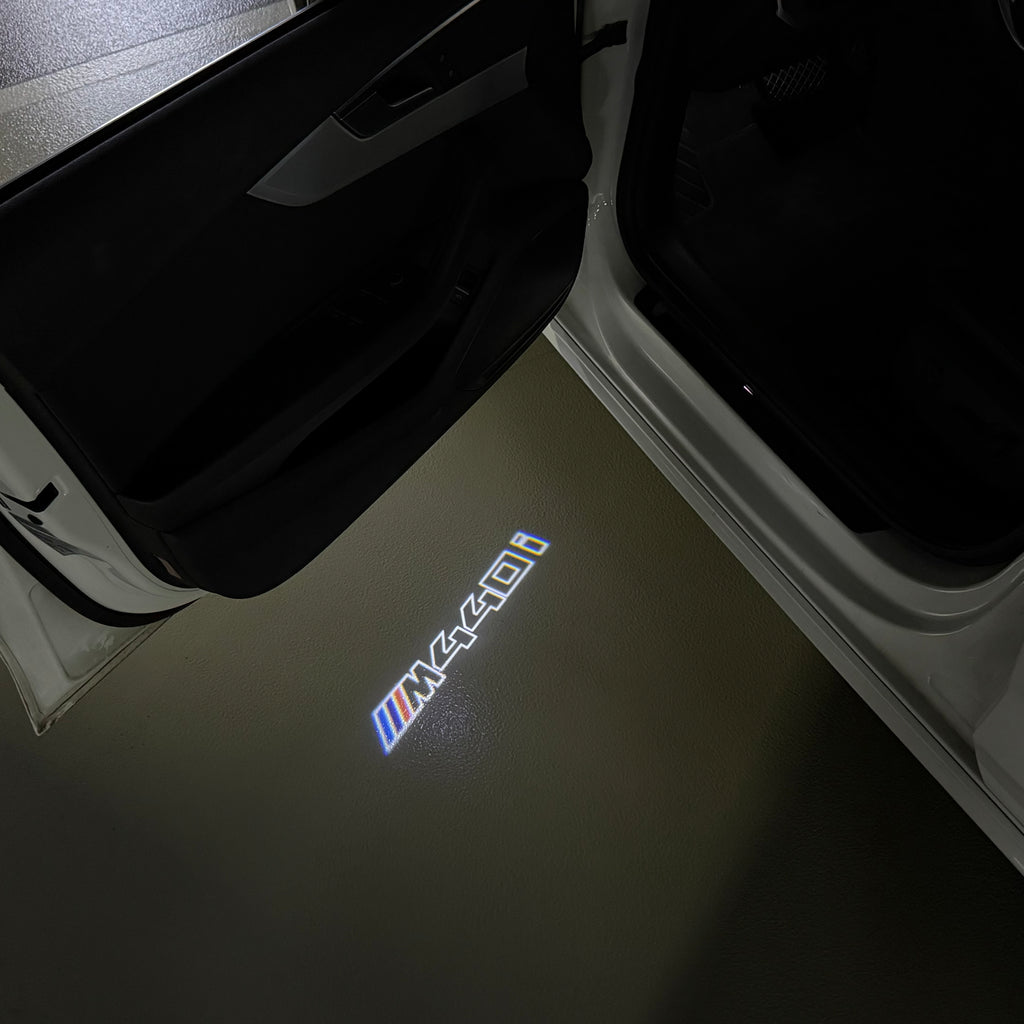 BMW M3 LOGO PROJECTOR LIGHTS Nr.24 (الكمية 1 = 1 مجموعة / 2 أضواء باب)