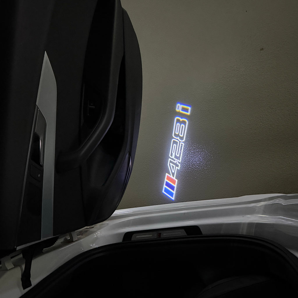 BMW M3 LOGO PROJECTOR LIGHTS Nr.24 (الكمية 1 = 1 مجموعة / 2 أضواء باب)