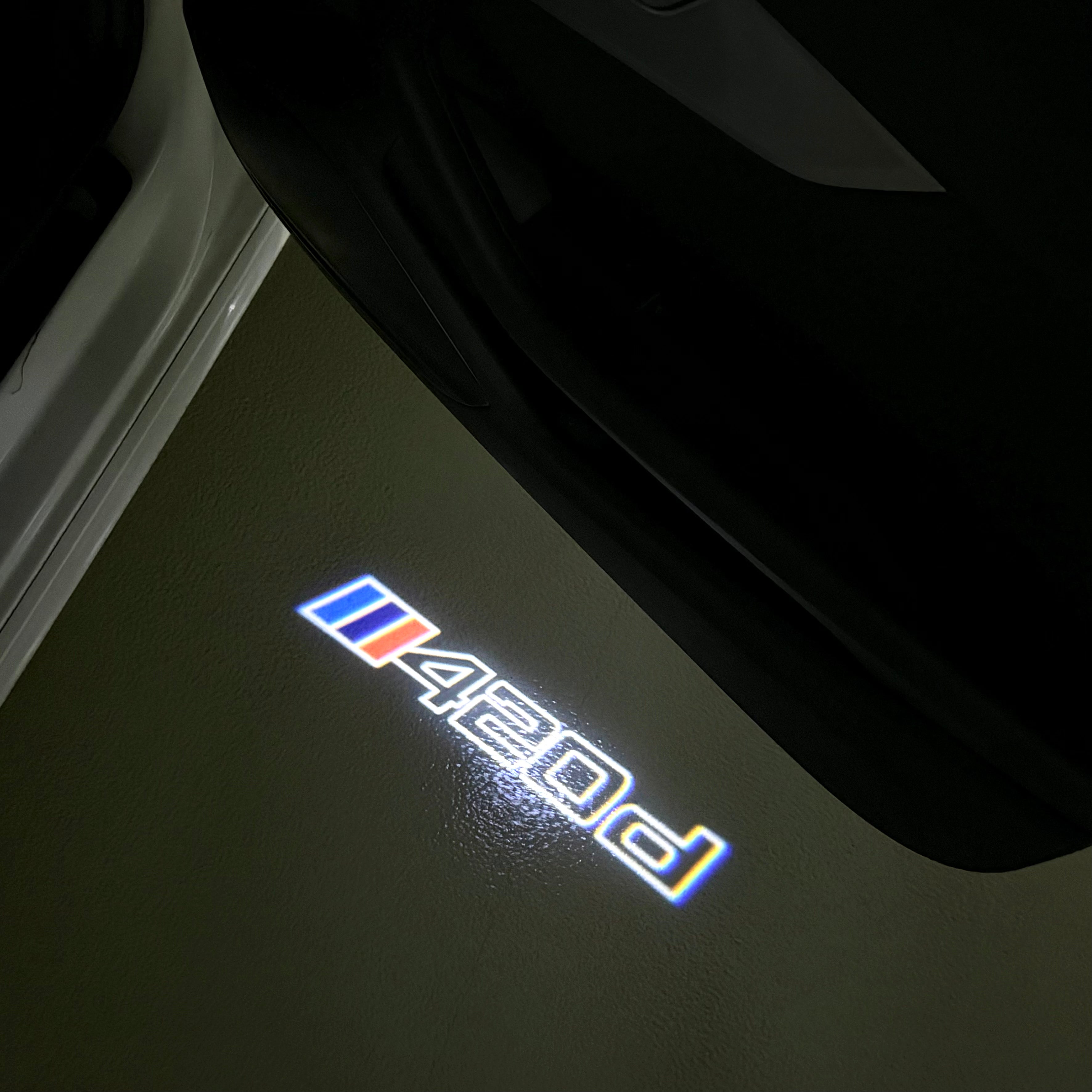 BMW M3 LOGO PROJECTOR LIGHTS Nr.24 (الكمية 1 = 1 مجموعة / 2 أضواء باب)