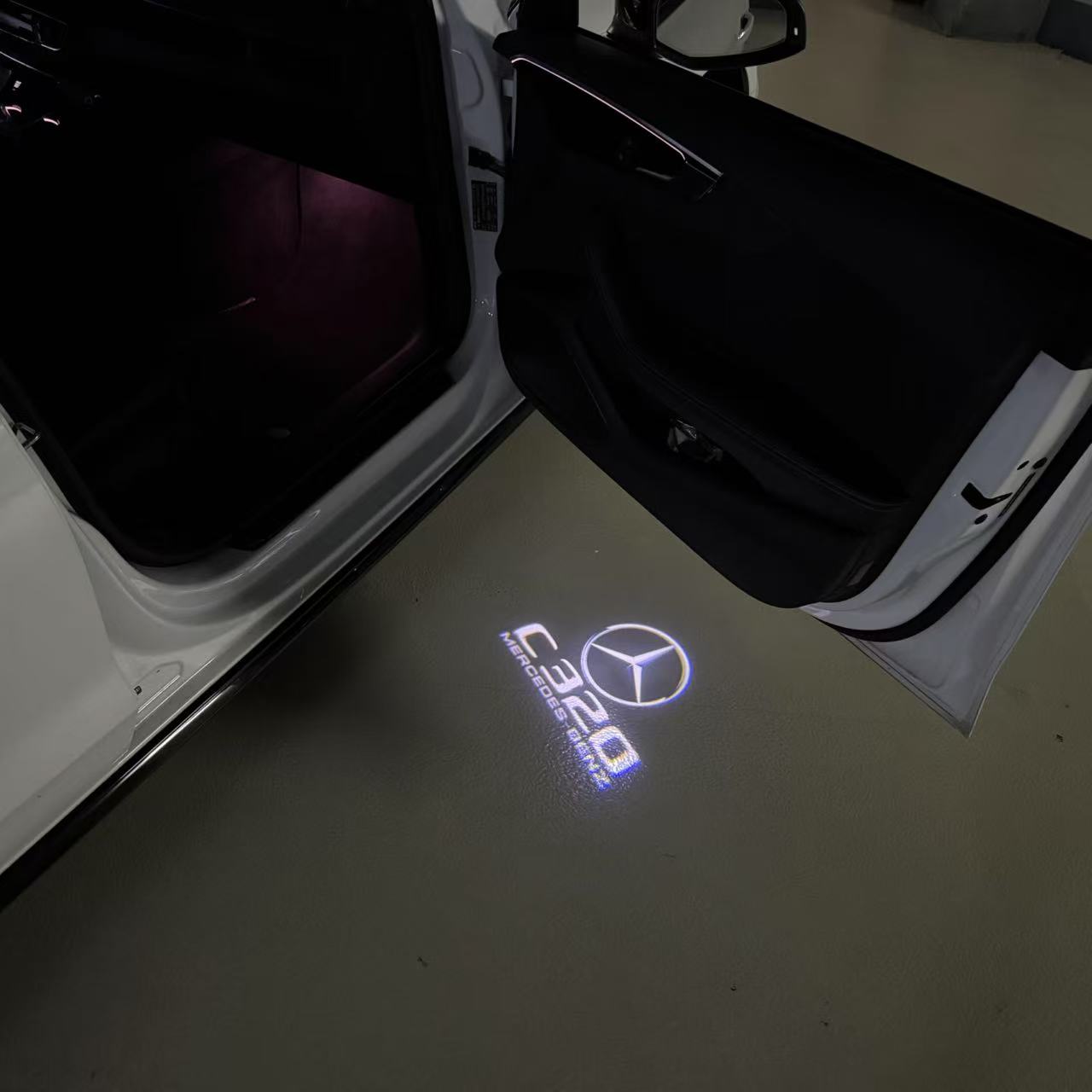 MERCEDES BENZ  C 320 LOGO PROJECTOT LIGHTS  (quantity 1 = 1 sets/2 door lights)Nr.03f037