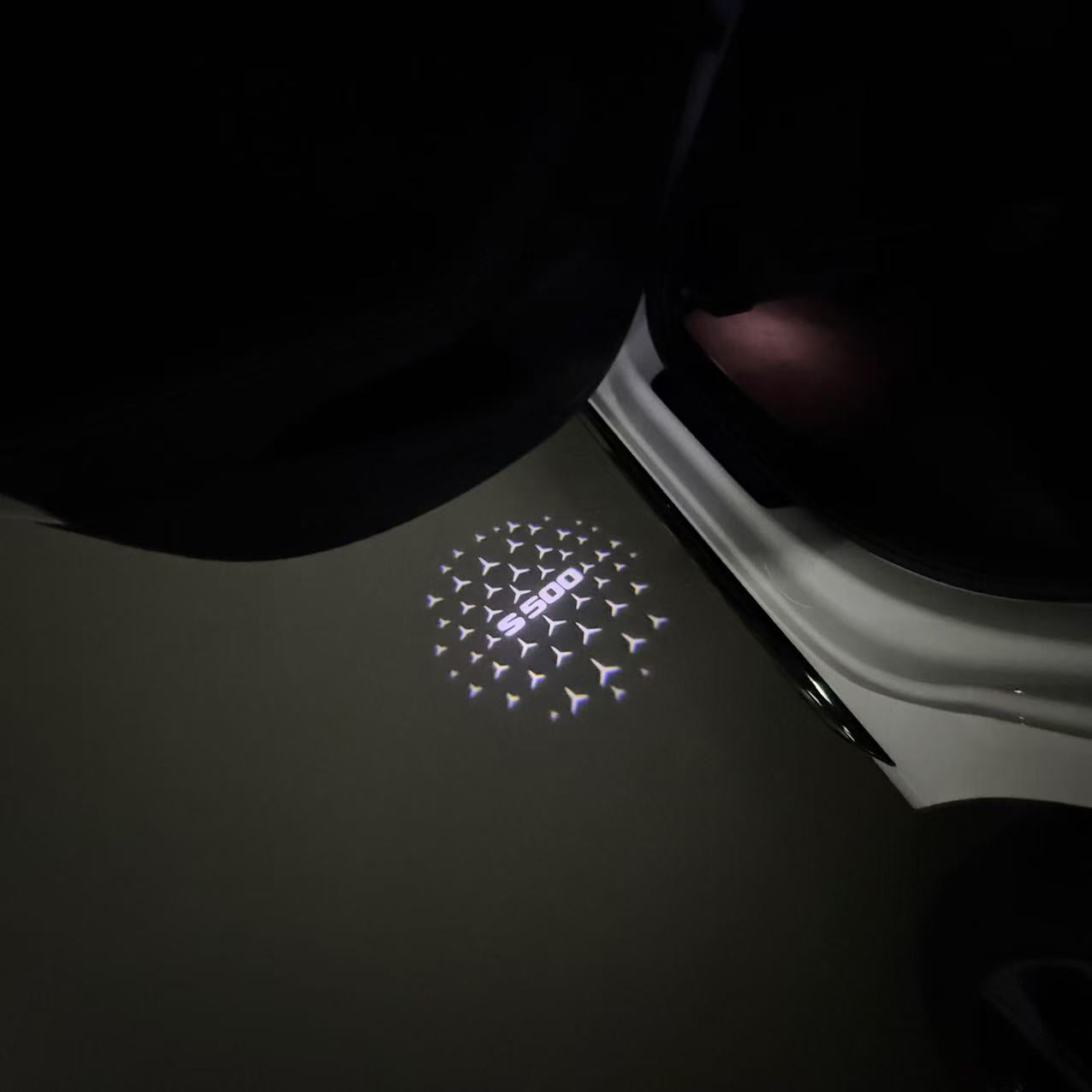 MERCEDES BENZ S 500 LOGO PROJECTOR LIGHTS  (quantity 1 = 1 sets/2 door lights)Nr.03f041