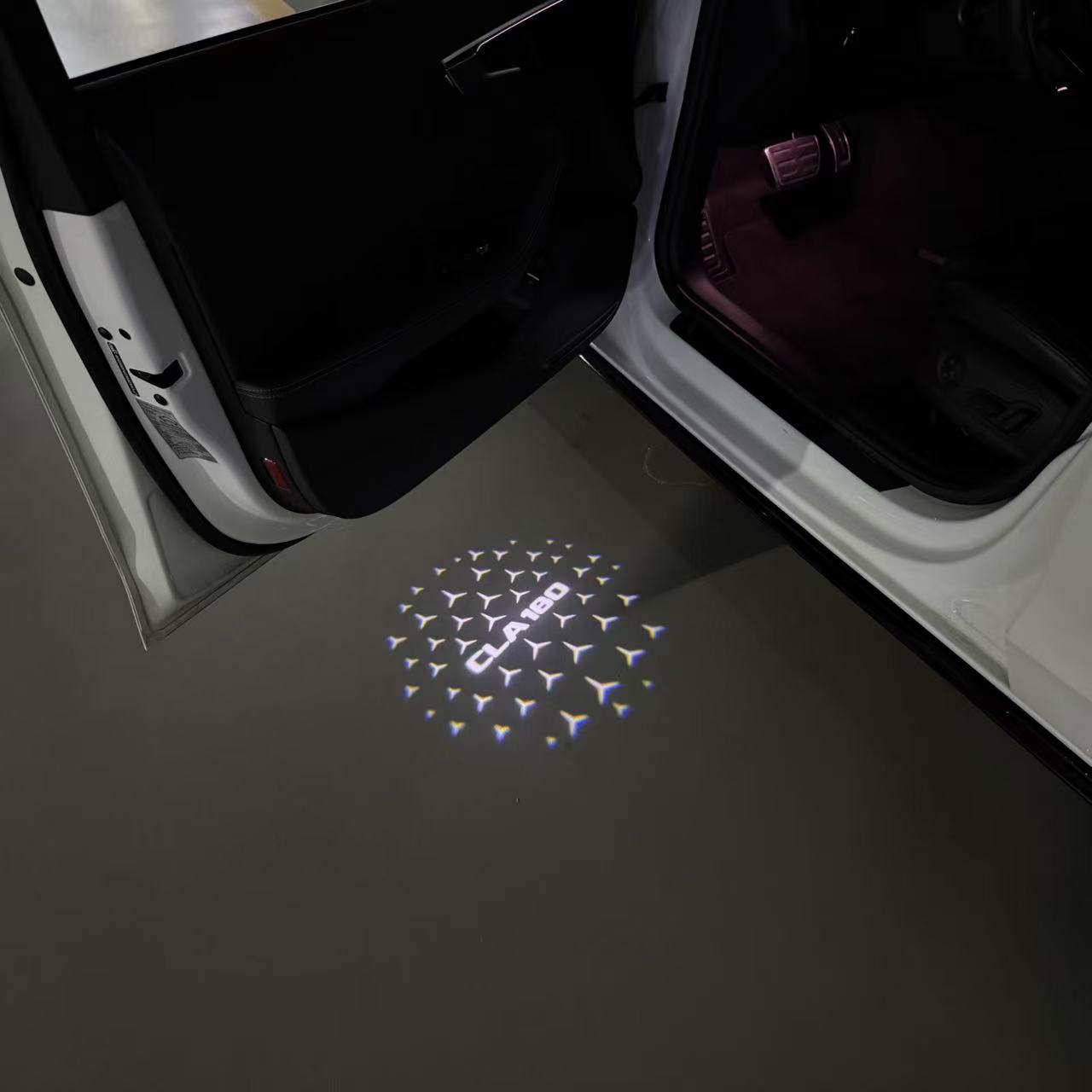 MERCEDES BENZ CLA 180  LOGO PROJECTOT LIGHTS  (quantity 1 = 1 sets/2 door lights)Nr.03f015