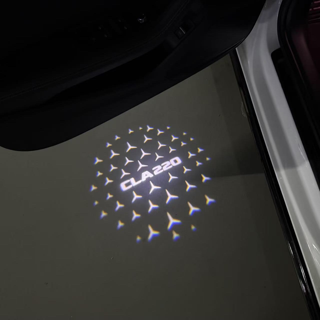MERCEDES BENZ CLA 220  LOGO PROJECTOT LIGHTS  (quantity 1 = 1 sets/2 door lights)Nr.03f021