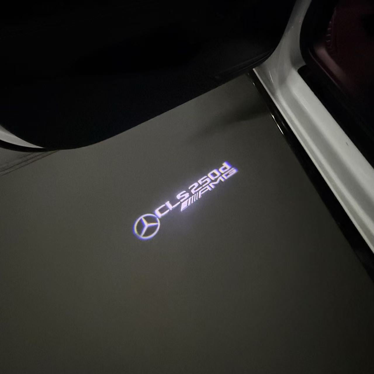 MERCEDES BENZ  CLS 250d AMG LOGO PROJECTOT LIGHTS  (quantity 1 = 1 sets/2 door lights)Nr.03f022