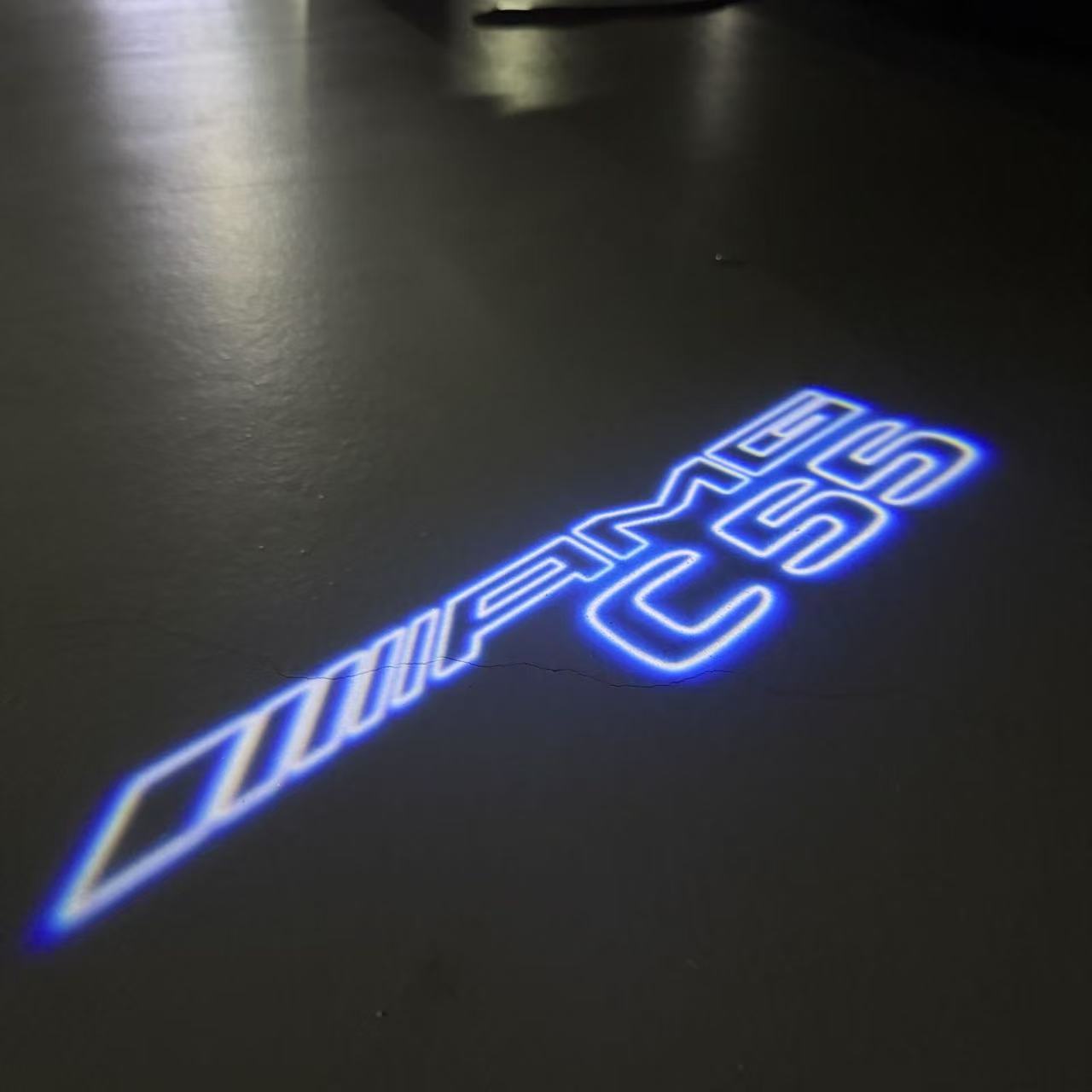 MERCEDES BENZ  C55 AMG LOGO PROJECTOT LIGHTS  (quantity 1 = 1 sets/2 door lights)Nr.03f012