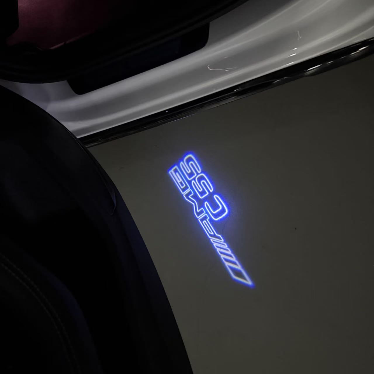MERCEDES BENZ  C55 AMG LOGO PROJECTOT LIGHTS  (quantity 1 = 1 sets/2 door lights)Nr.03f012