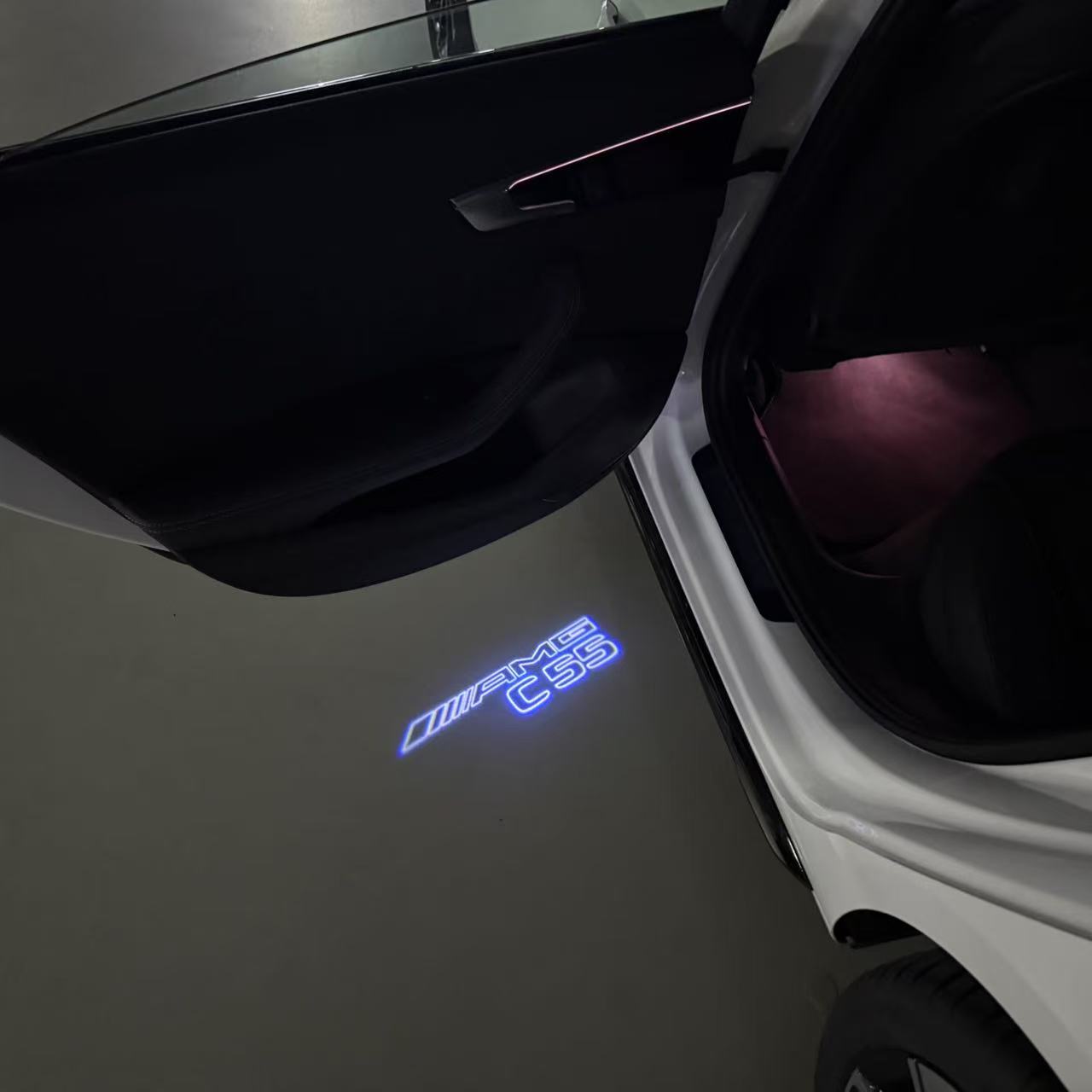 MERCEDES BENZ  C55 AMG LOGO PROJECTOT LIGHTS  (quantity 1 = 1 sets/2 door lights)Nr.03f012
