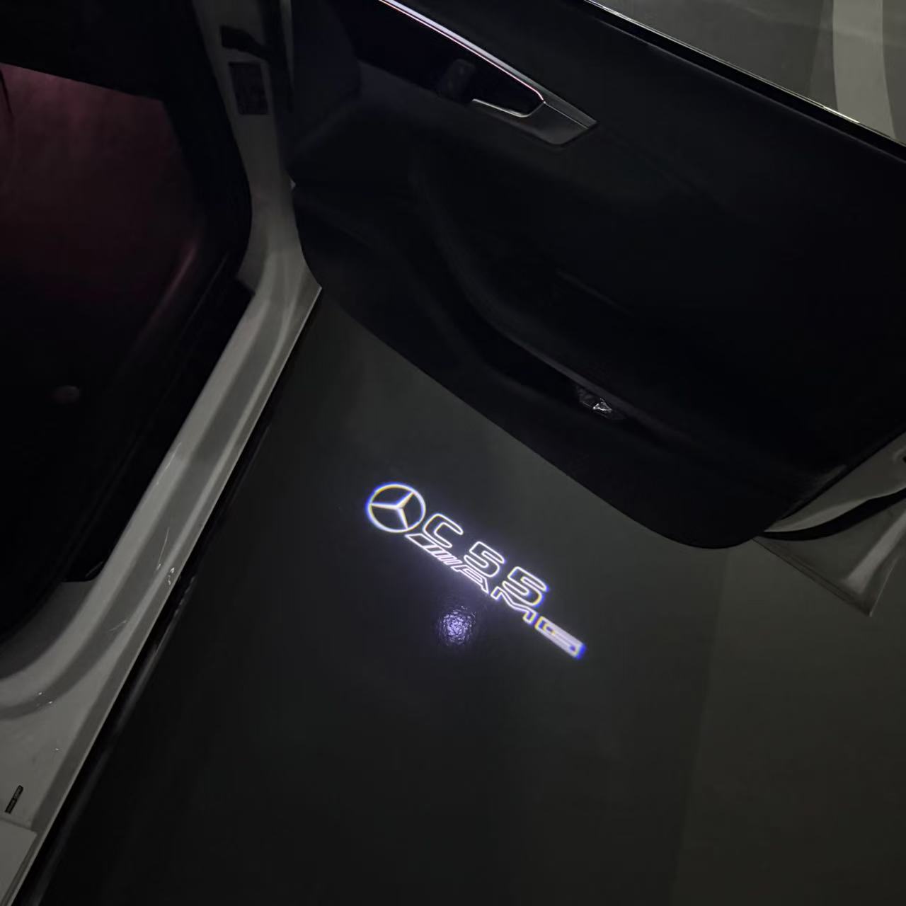 MERCEDES BENZ  C55 AMG LOGO PROJECTOT LIGHTS  (quantity 1 = 1 sets/2 door lights)Nr.03f09