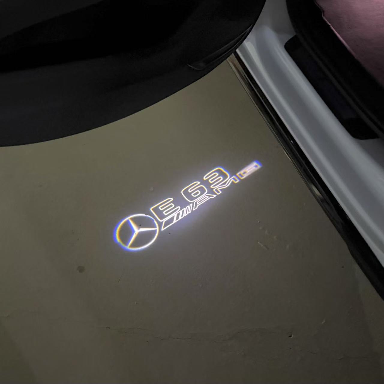 MERCEDES BENZ E63 AMG LOGO PROJECTOT LIGHTS  (quantity 1 = 1 sets/2 door lights)Nr.03f010