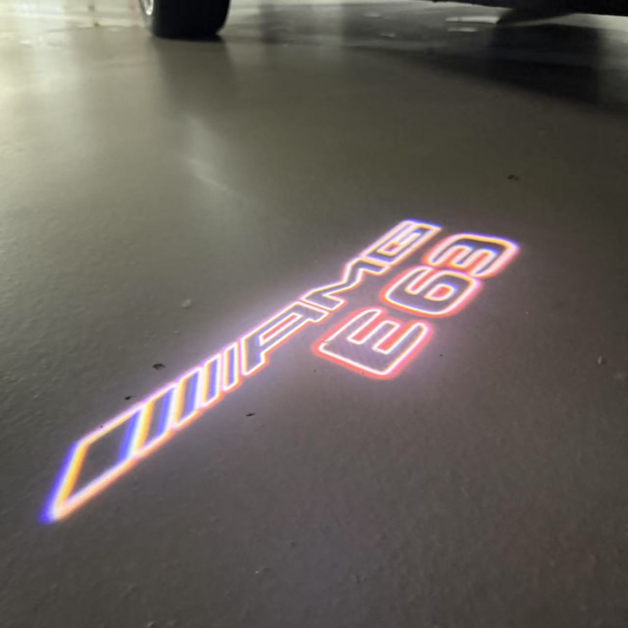 MERCEDES BENZ E63 AMG LOGO PROJECTOT LIGHTS  (quantity 1 = 1 sets/2 door lights)Nr.03f011