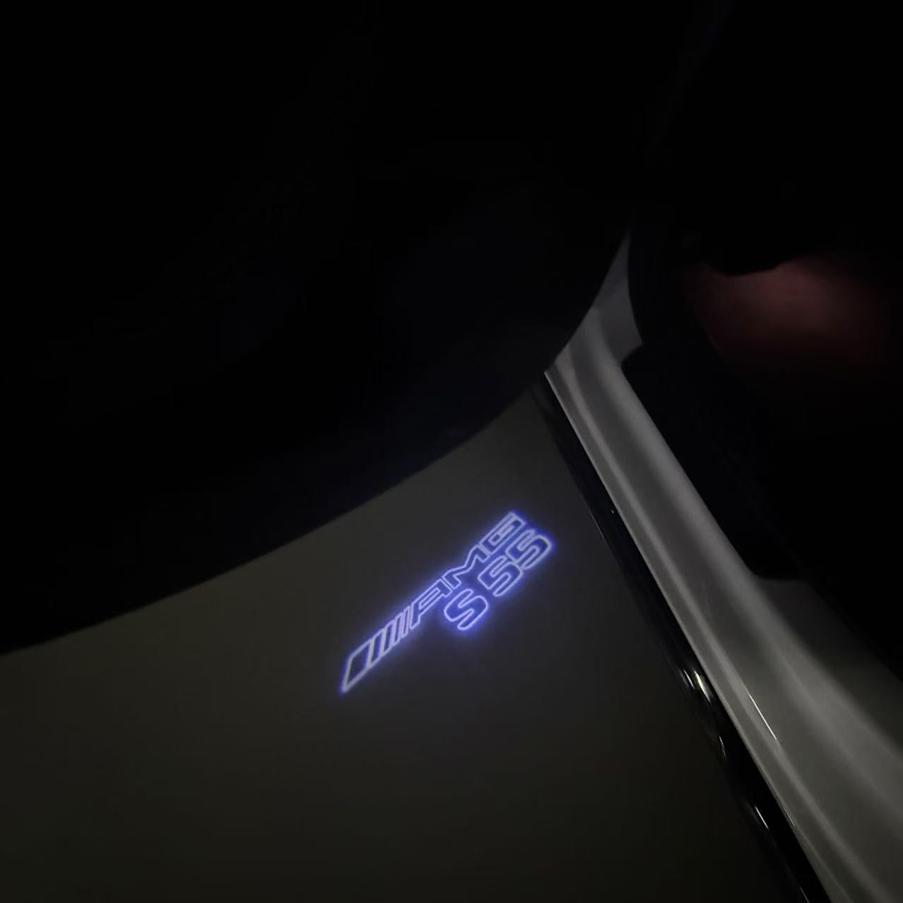 MERCEDES BENZ S 55 AMG LOGO PROJECTOR LIGHTS  (quantity 1 = 1 sets/2 door lights)Nr.03f07