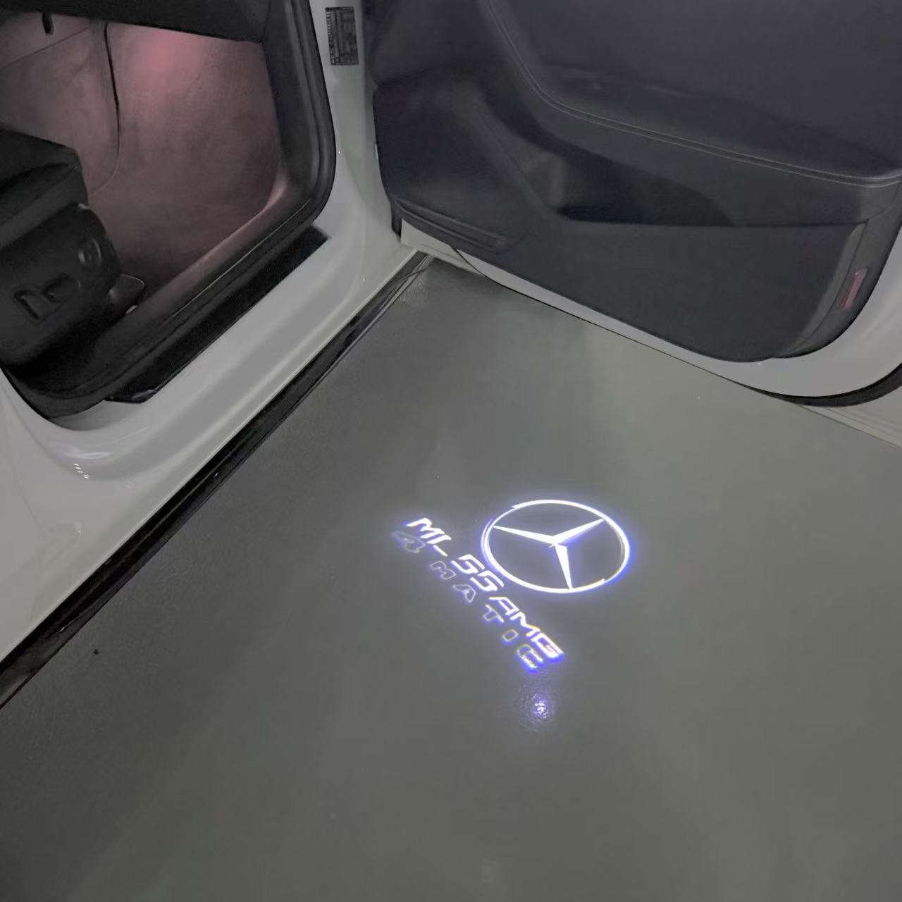 MERCEDES BENZ ML 55 AMG LOGO PROJECTOR LIGHTS  (quantity 1 = 1 sets/2 door lights)Nr.03f05