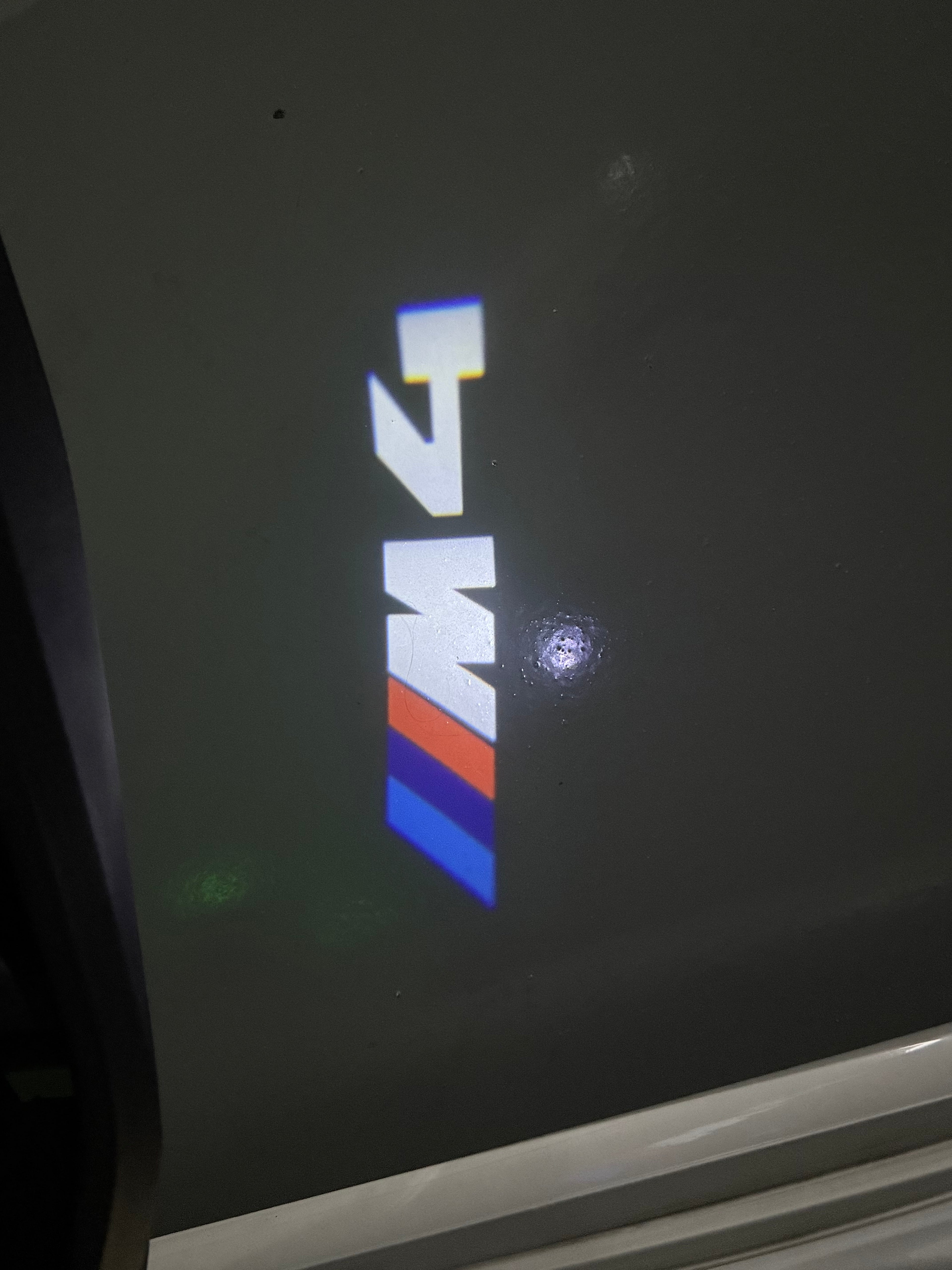 BMW M3 LOGO PROJECTOR LIGHTS Nr.24 (الكمية 1 = 1 مجموعة / 2 أضواء باب)