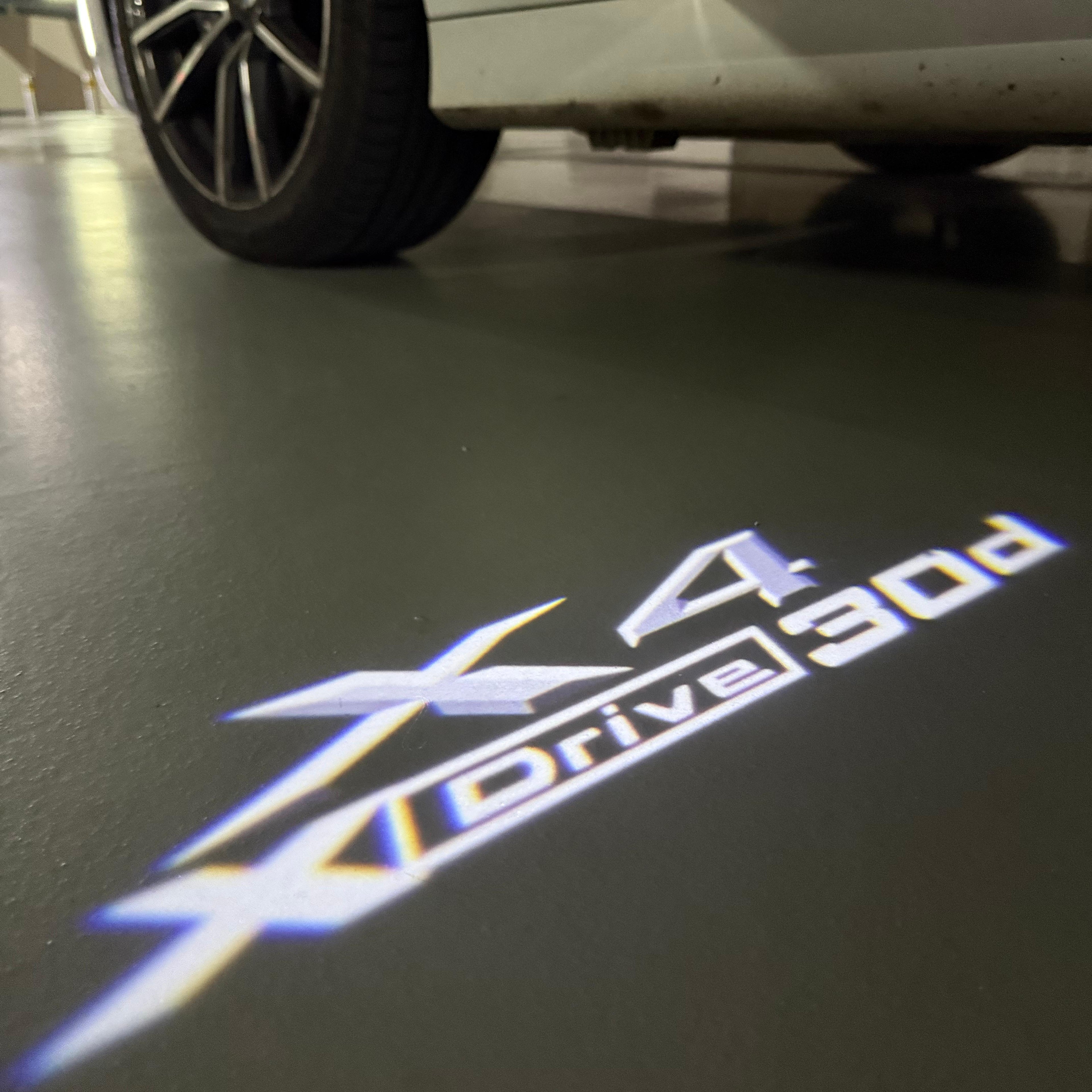 BMW M3 LOGO PROJECTOR LIGHTS Nr.24 (الكمية 1 = 1 مجموعة / 2 أضواء باب)