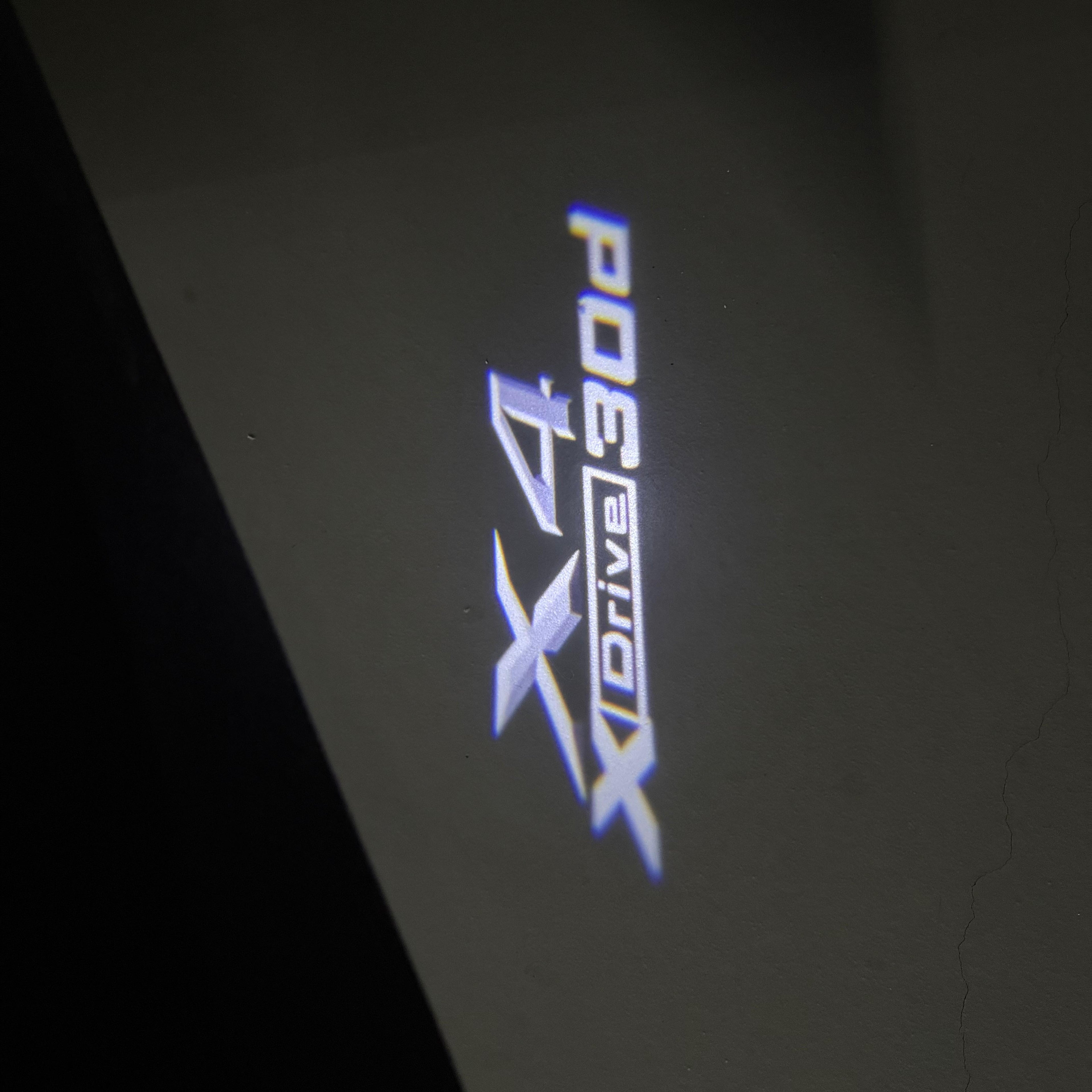 BMW M3 LOGO PROJECTOR LIGHTS Nr.24 (الكمية 1 = 1 مجموعة / 2 أضواء باب)