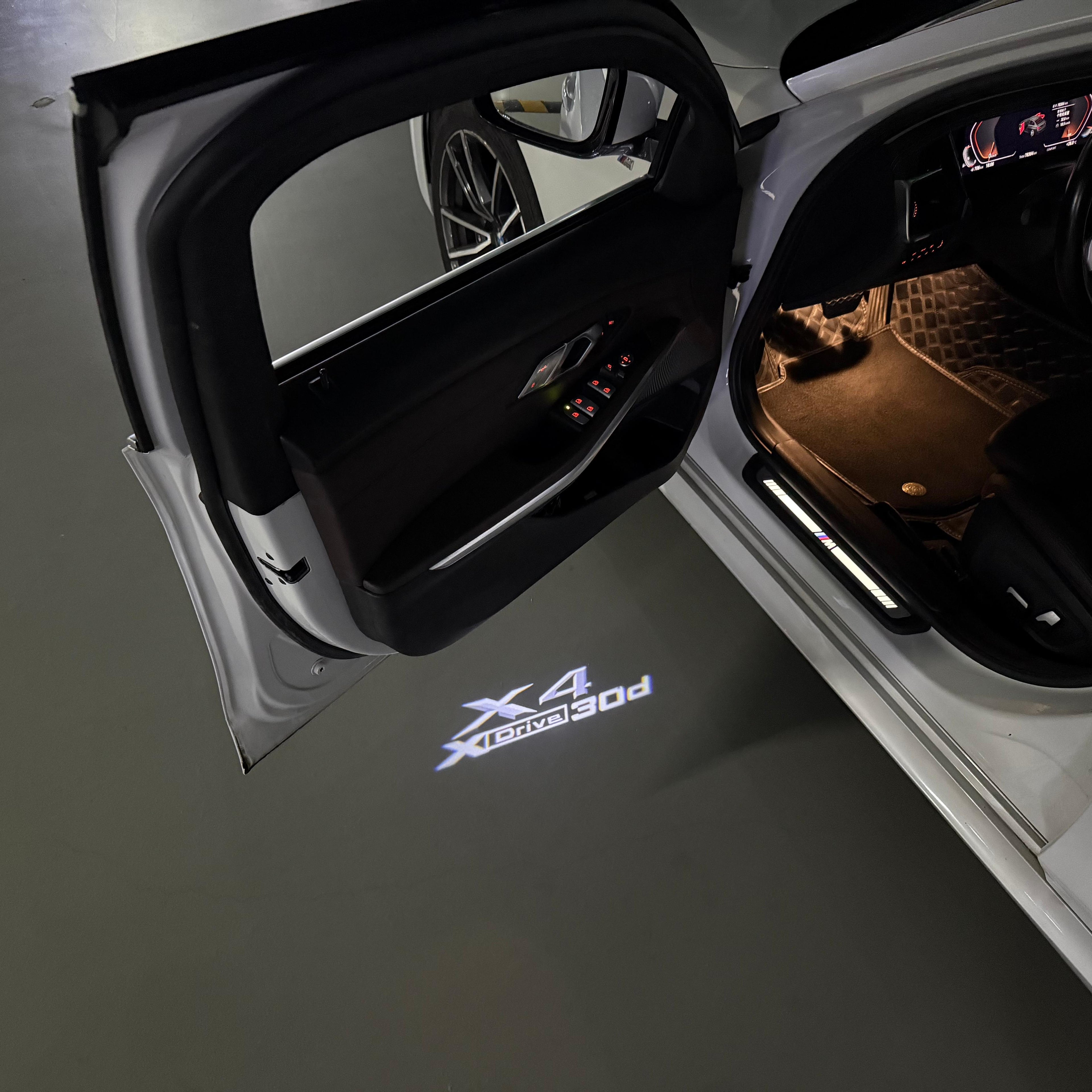 BMW M3 LOGO PROJECTOR LIGHTS Nr.24 (الكمية 1 = 1 مجموعة / 2 أضواء باب)