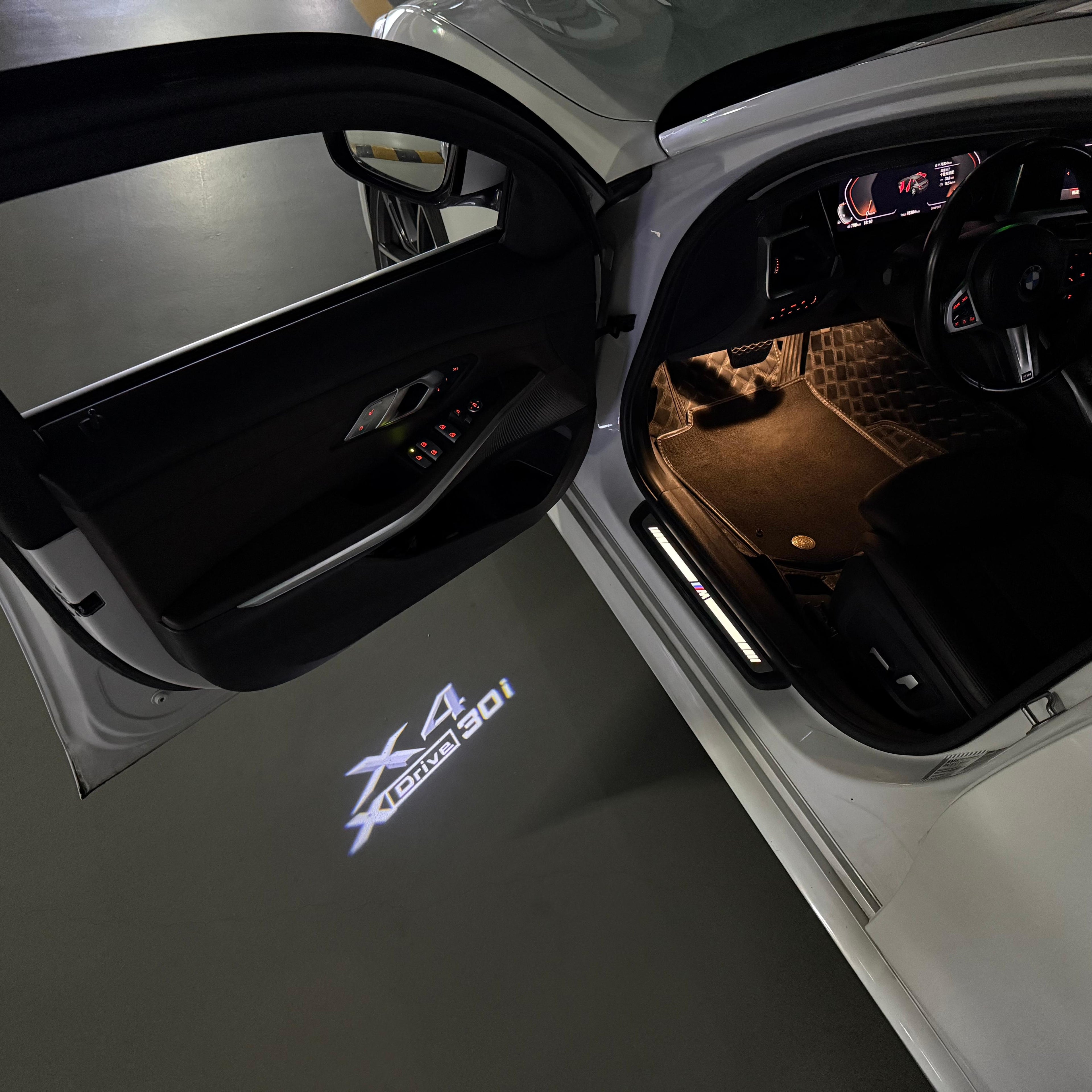 BMW M3 LOGO PROJECTOR LIGHTS Nr.24 (الكمية 1 = 1 مجموعة / 2 أضواء باب)