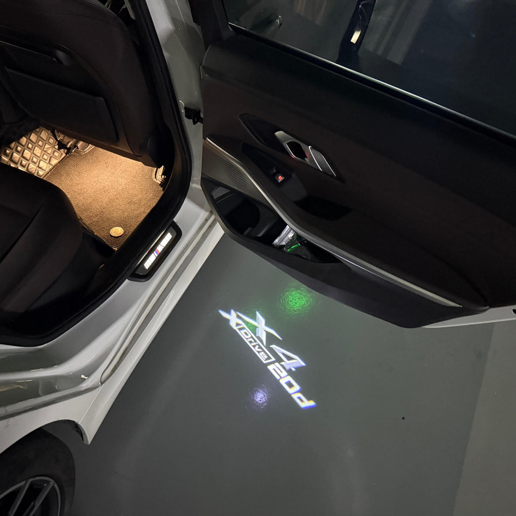 BMW M3 LOGO PROJECTOR LIGHTS Nr.24 (الكمية 1 = 1 مجموعة / 2 أضواء باب)